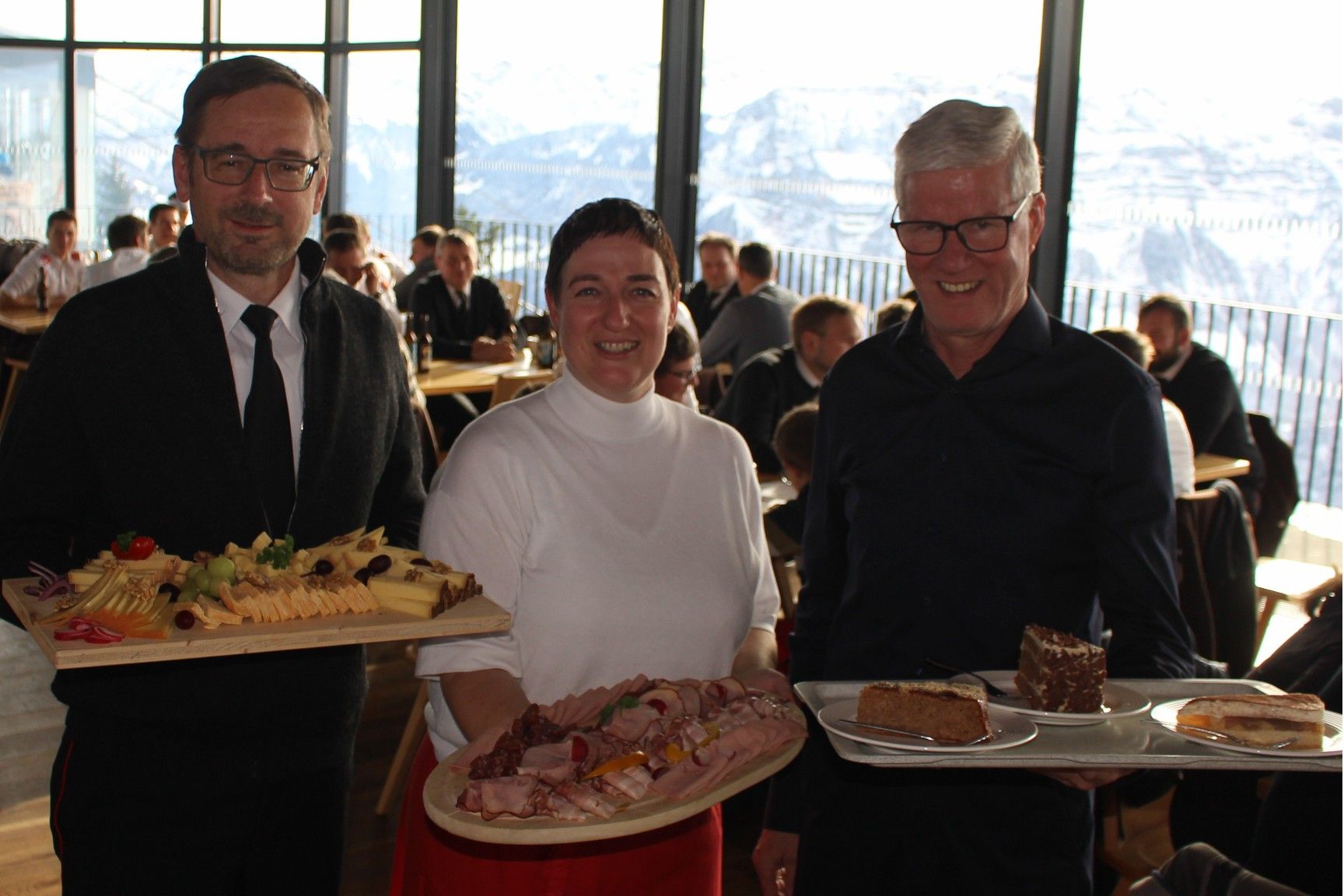 Krankenpflegevereins-Obmann Georg Fröwis, Bezaus Bürgermeister Josef Graf und seine Kollegin Bianca Moosbrugger-Petter aus Reuthe durften sich über einen erfolgreichen Jubiläums-Event freuen. PETER STRAUSS   