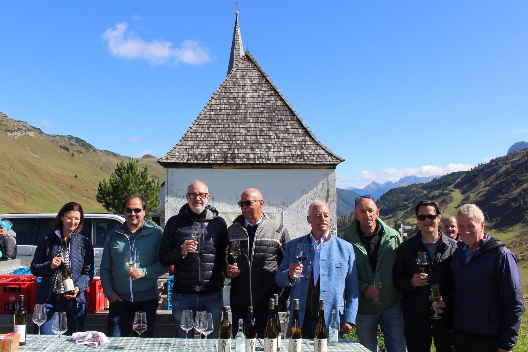 Eine spezielle Weinverkostung fand im Rahmen der Agape nach der Friedensmesse am Simmel statt. PETER STRAUSS