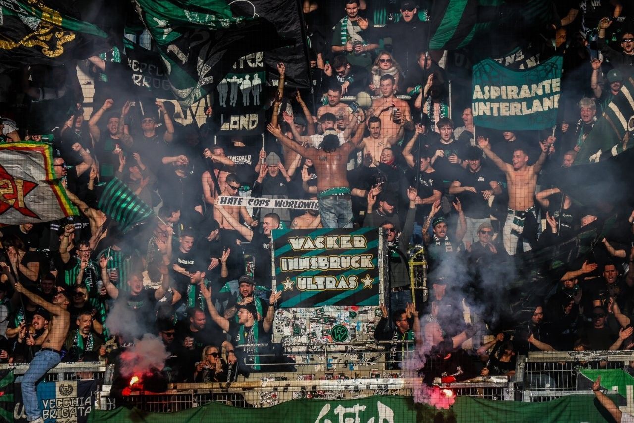 Rund 800 Wacker Innsbruck Fans sorgten für große Tumulte.PS