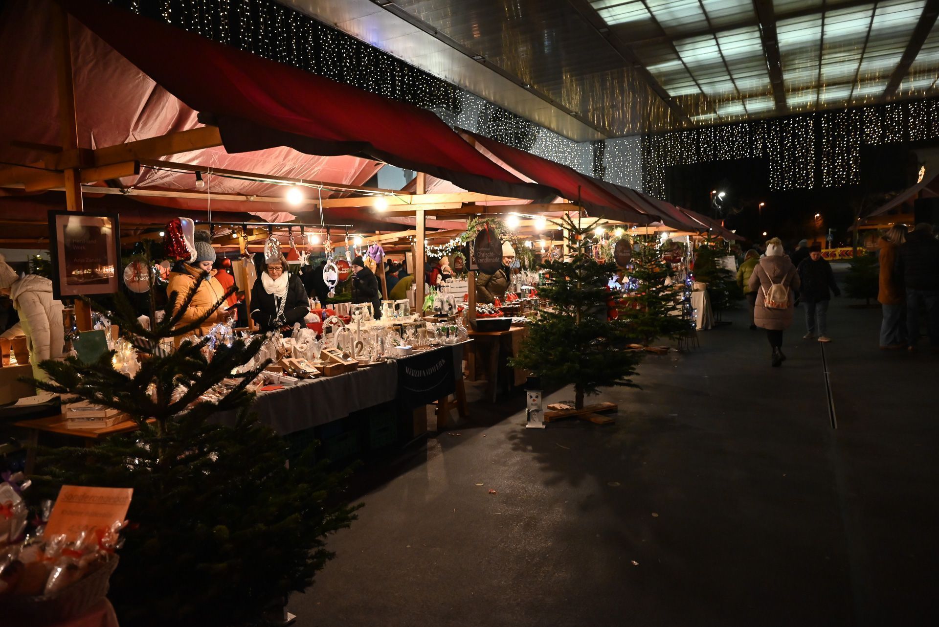 Weihnachtliches Flair am Lustenauer Kirchplatz.