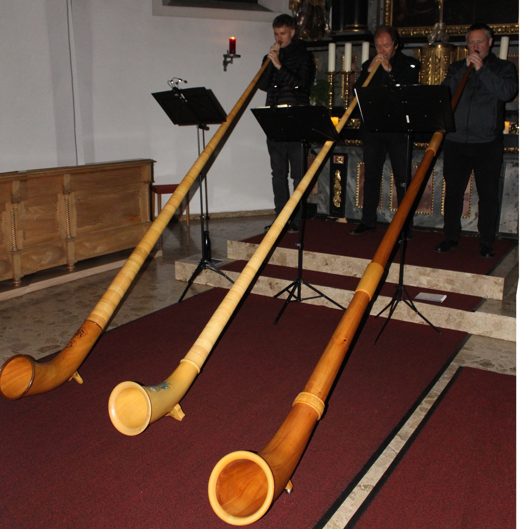 Abendklang mit dem Bregenzer Alphorntrio – ein außergewöhnliches Konzert in der Hohenweiler Pfarrkirche. PETER STRAUSS   