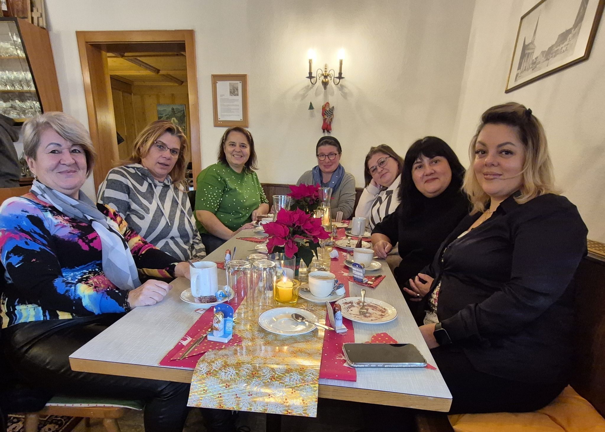 Betreuerinnen aus Osteuropa im Begegnungs-Cafe im Mesnerstüble.