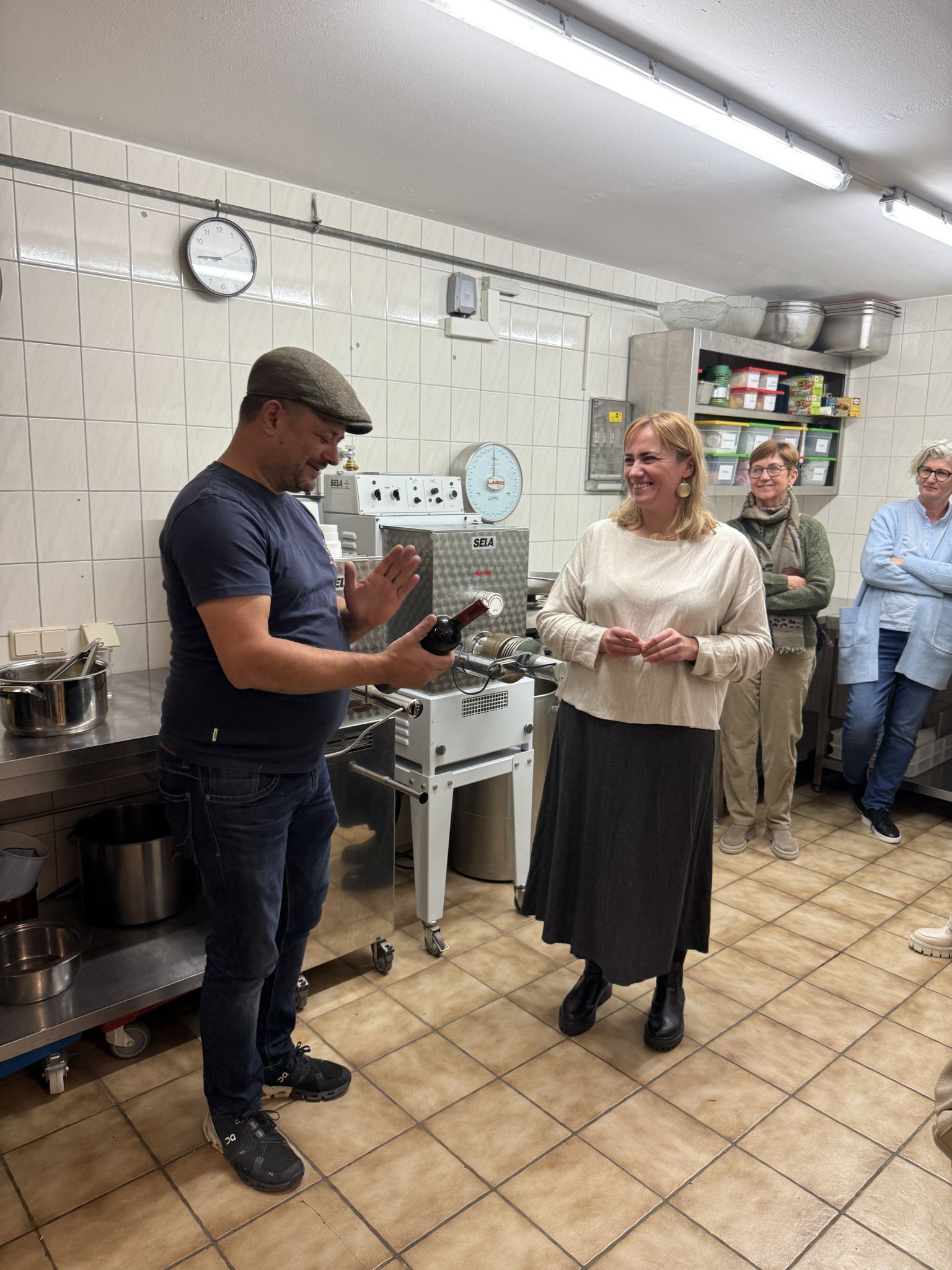 Oliver mit Frauenbund Obfrau Katrin Flatz