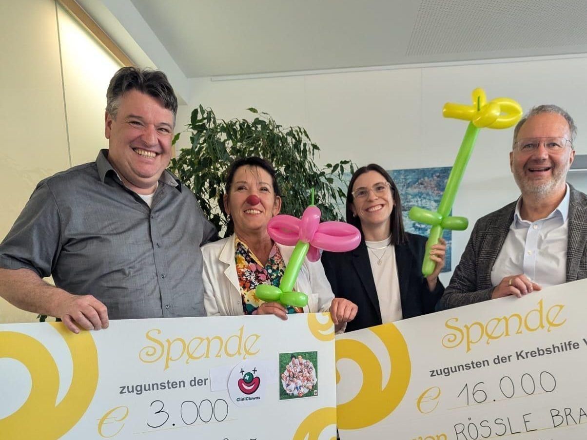 Valentin Bargehr überreichte die Spenden an die Krebshilfe Vorarlberg und an die Cliniclowns Vorarlberg.