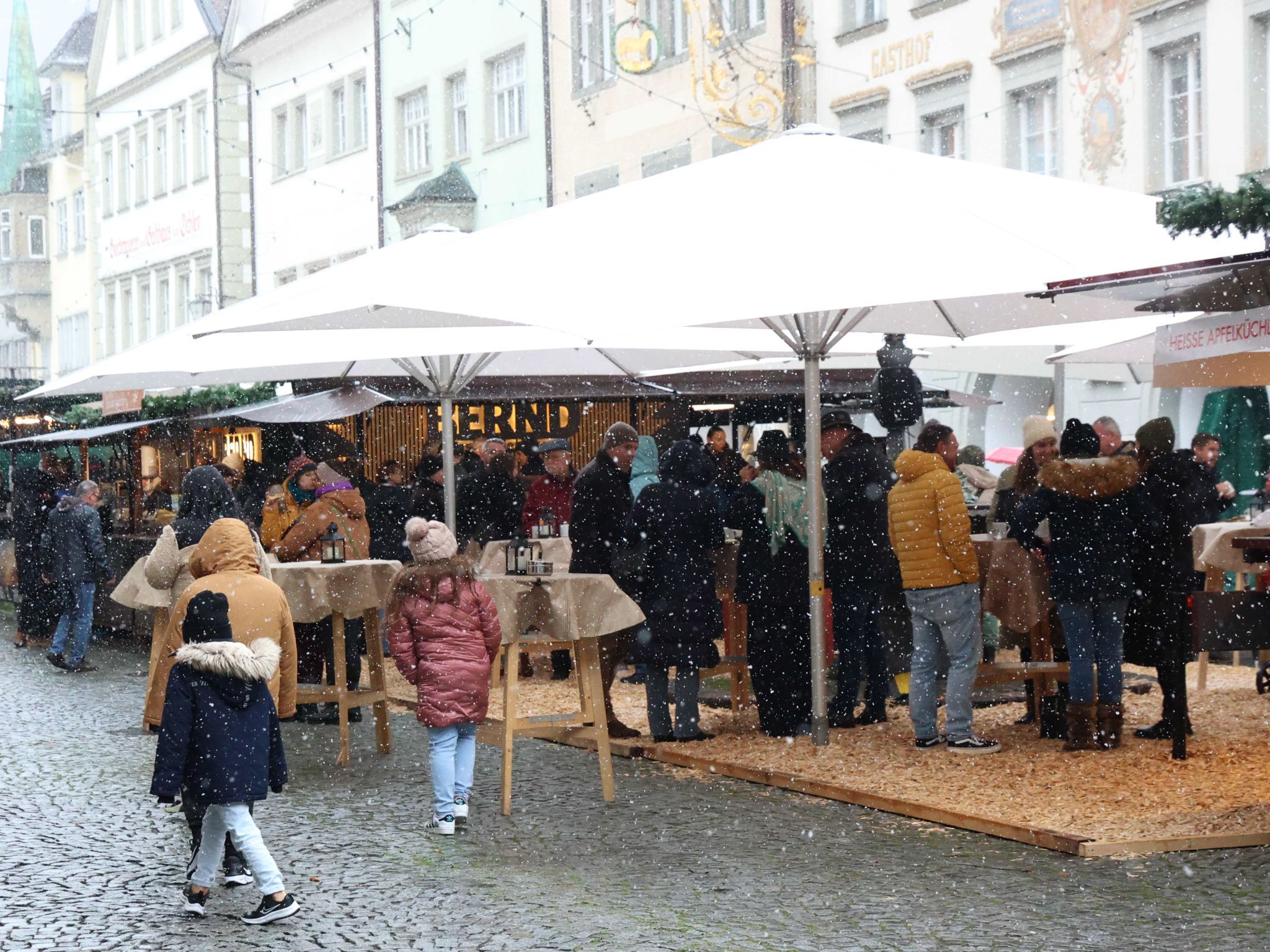 Im Schneegestöber fühlten sich die Blosengelmarkt-BesucherInnen wohl.