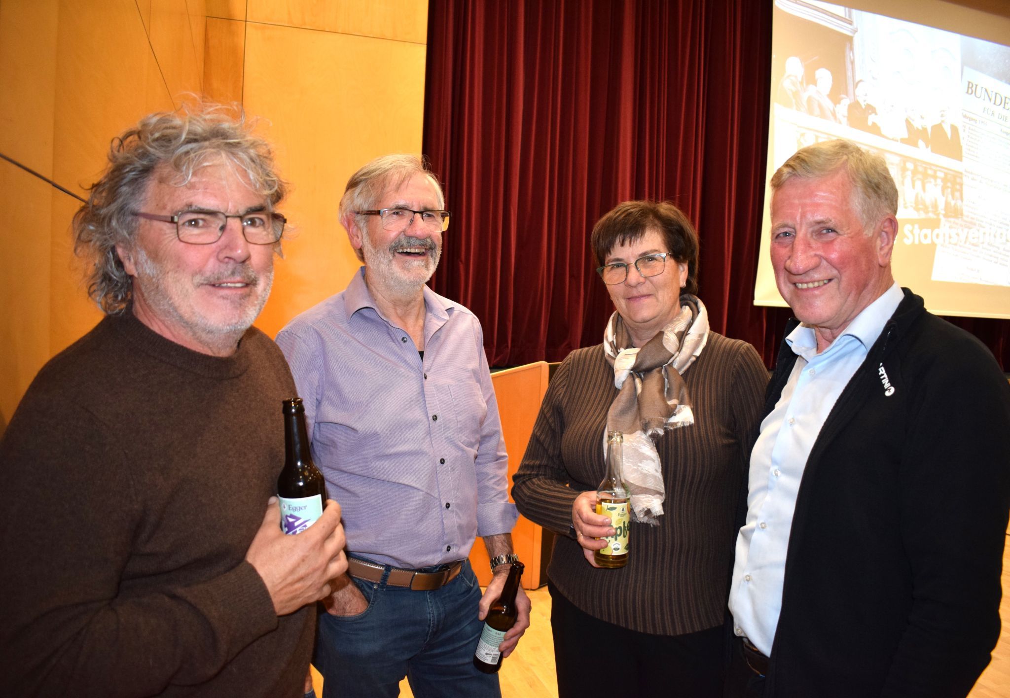 Unter den Besuchern: Erich Schwärzler, Marianne und Günther Ritter und Josef Greber.