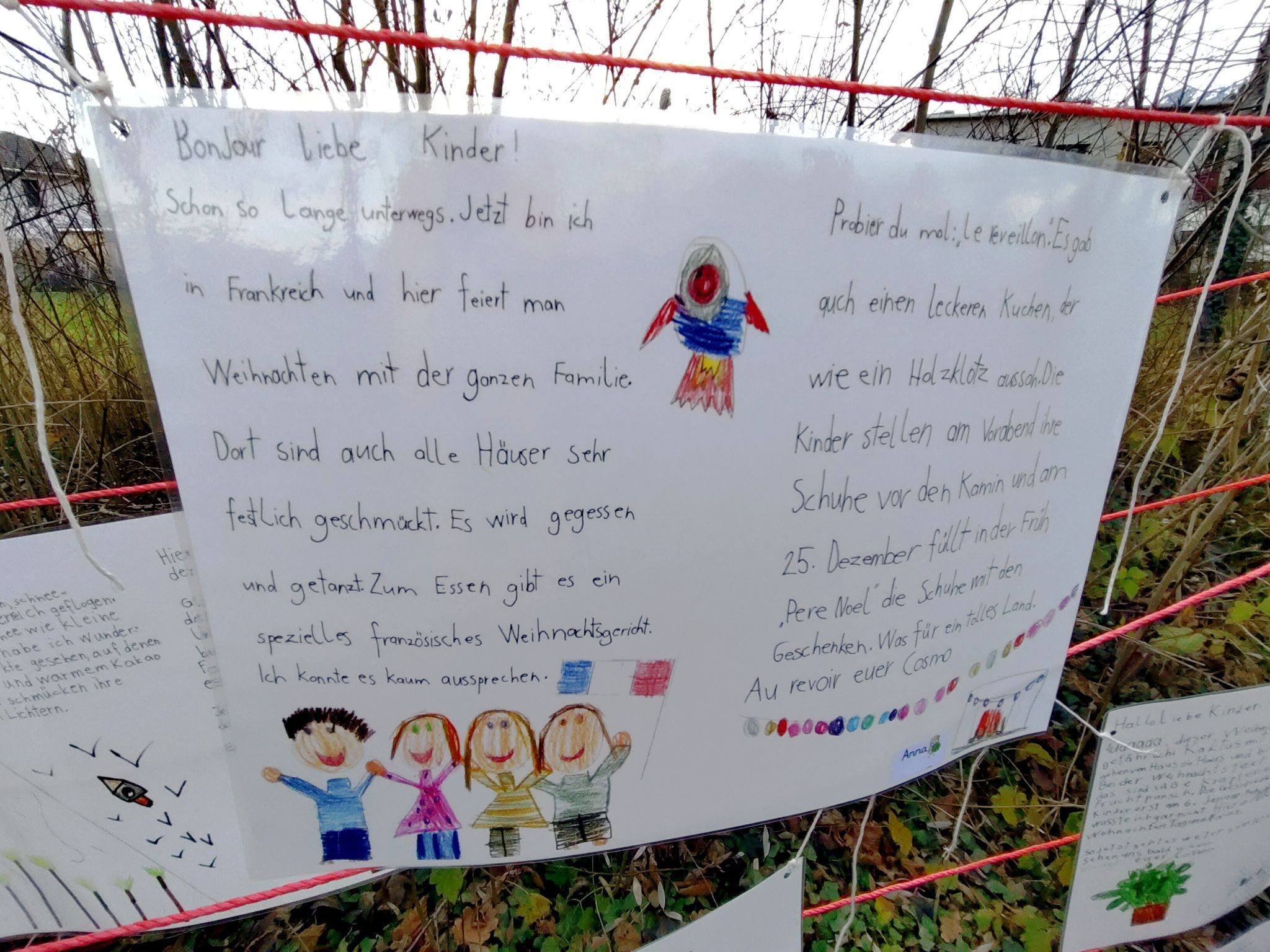 Rakete Cosmo erzählt: Die 2b präsentiert Weihnachtsgeschichten aus aller Welt auf einer fantasievollen Station.