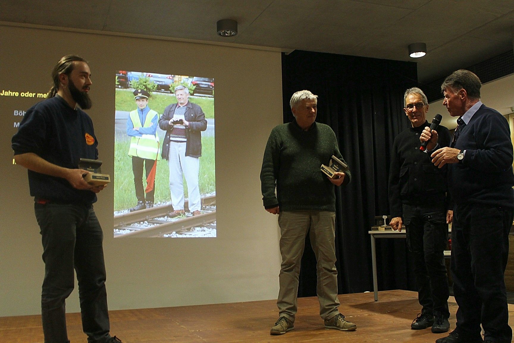 Auch Obmann Oskar Müller und sein Sohn Florian wurden als Jubilare geehrt. Kurios dabei: Nicht der Vater hat seinen Sohn zum Verein 