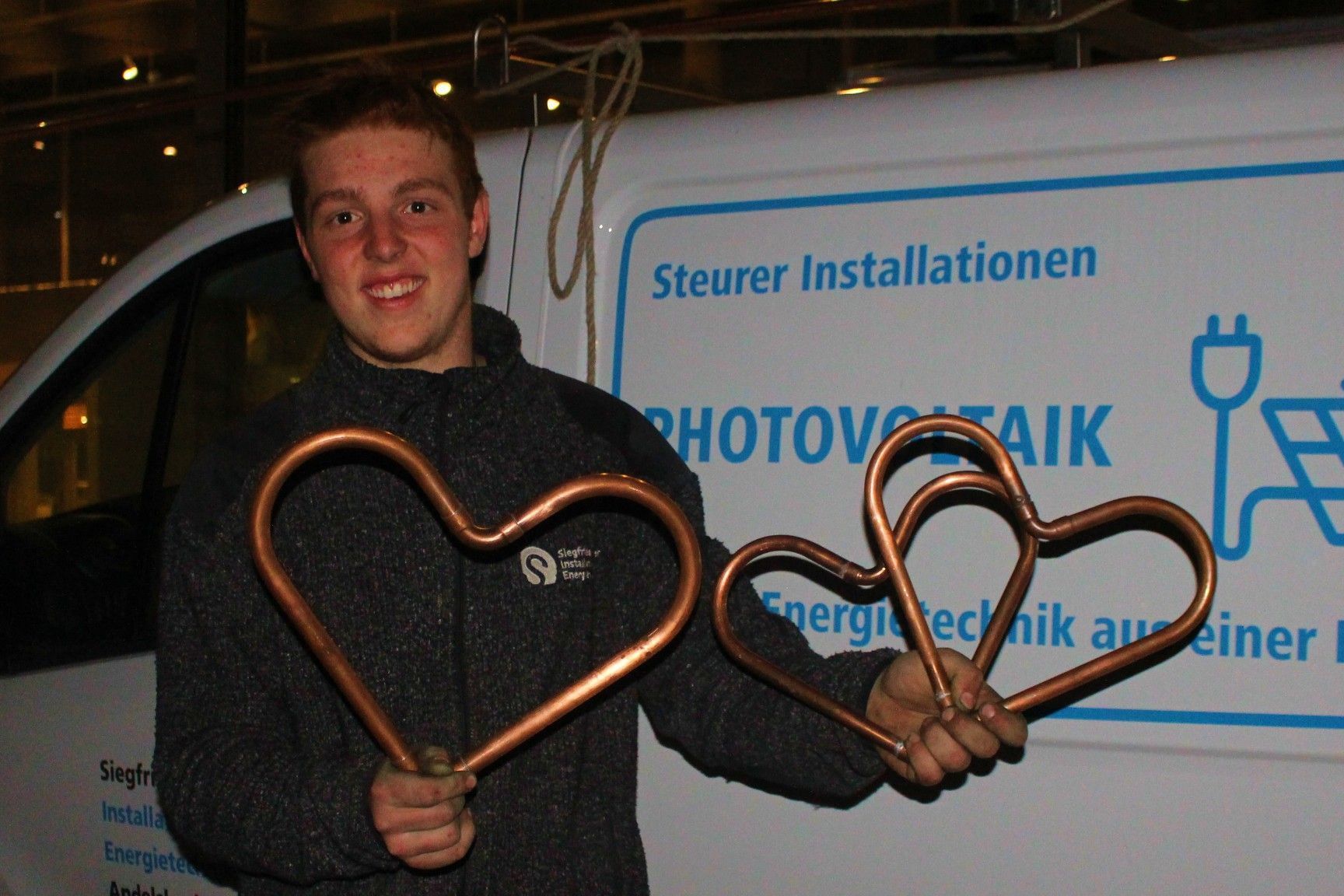 Adrian Schelling: „Viel länger hätte es nicht mehr dauern dürfen, sonst wäre uns das Material – auf dem Autodach ist gerade noch einmal ein Rohr übriggeblieben – ausgegangen . . .“