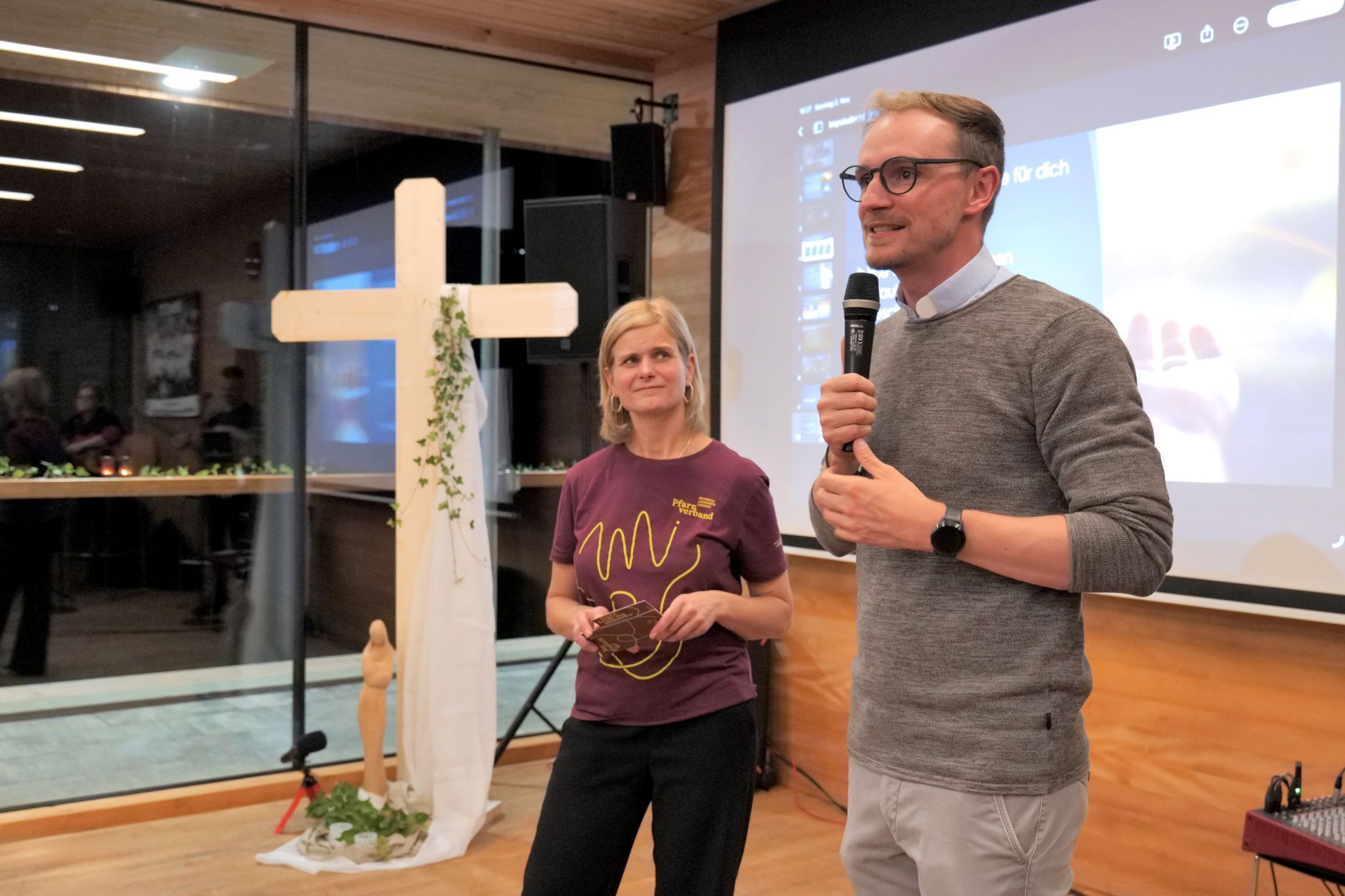 Auch Priester Mathias Bitsche fand sich zu dem interessanten Abend ein.