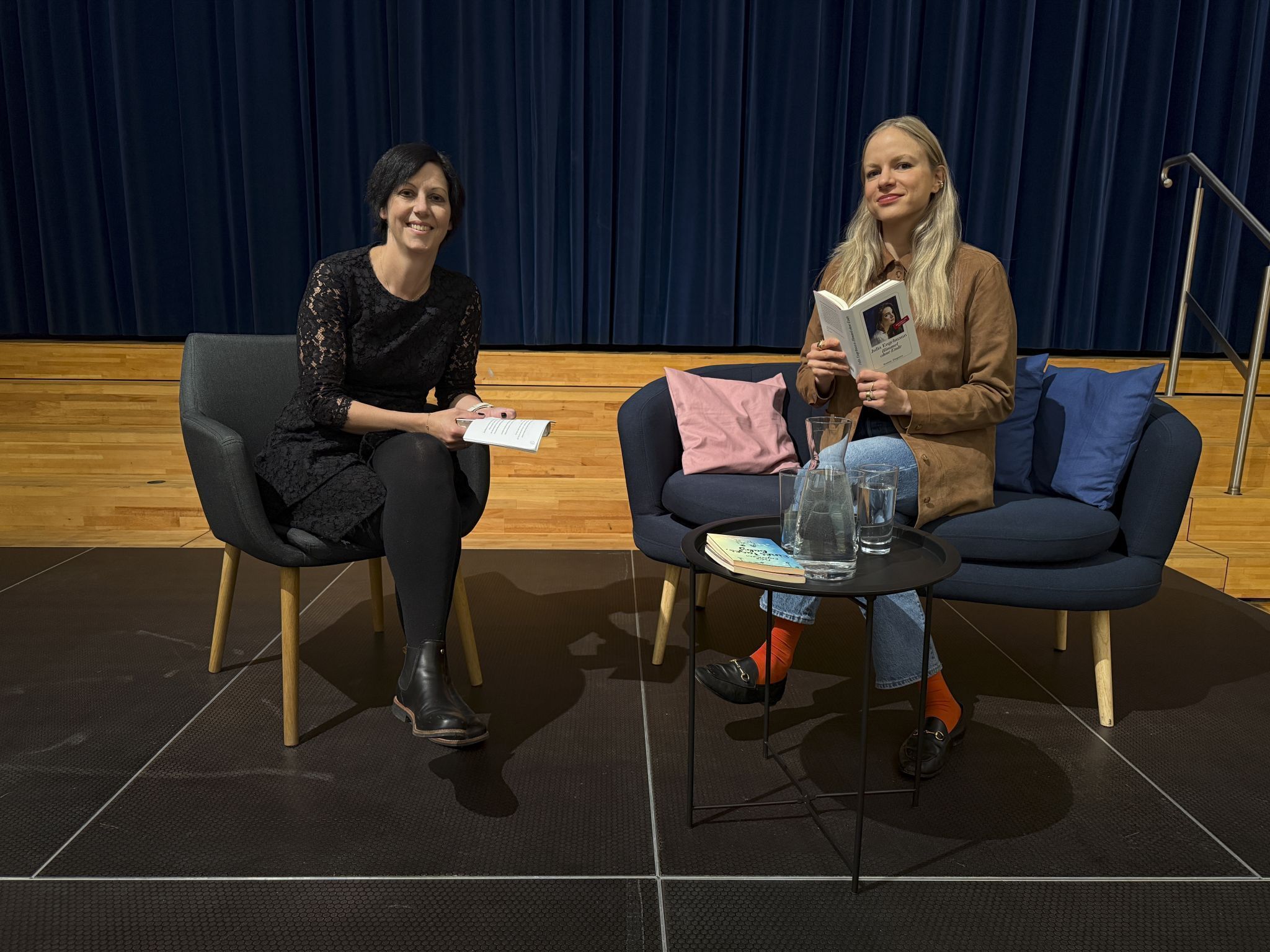 Verlegerin Nina Winkler und Autorin Julia Engelmann boten dem Publikum einen interessanten Abend