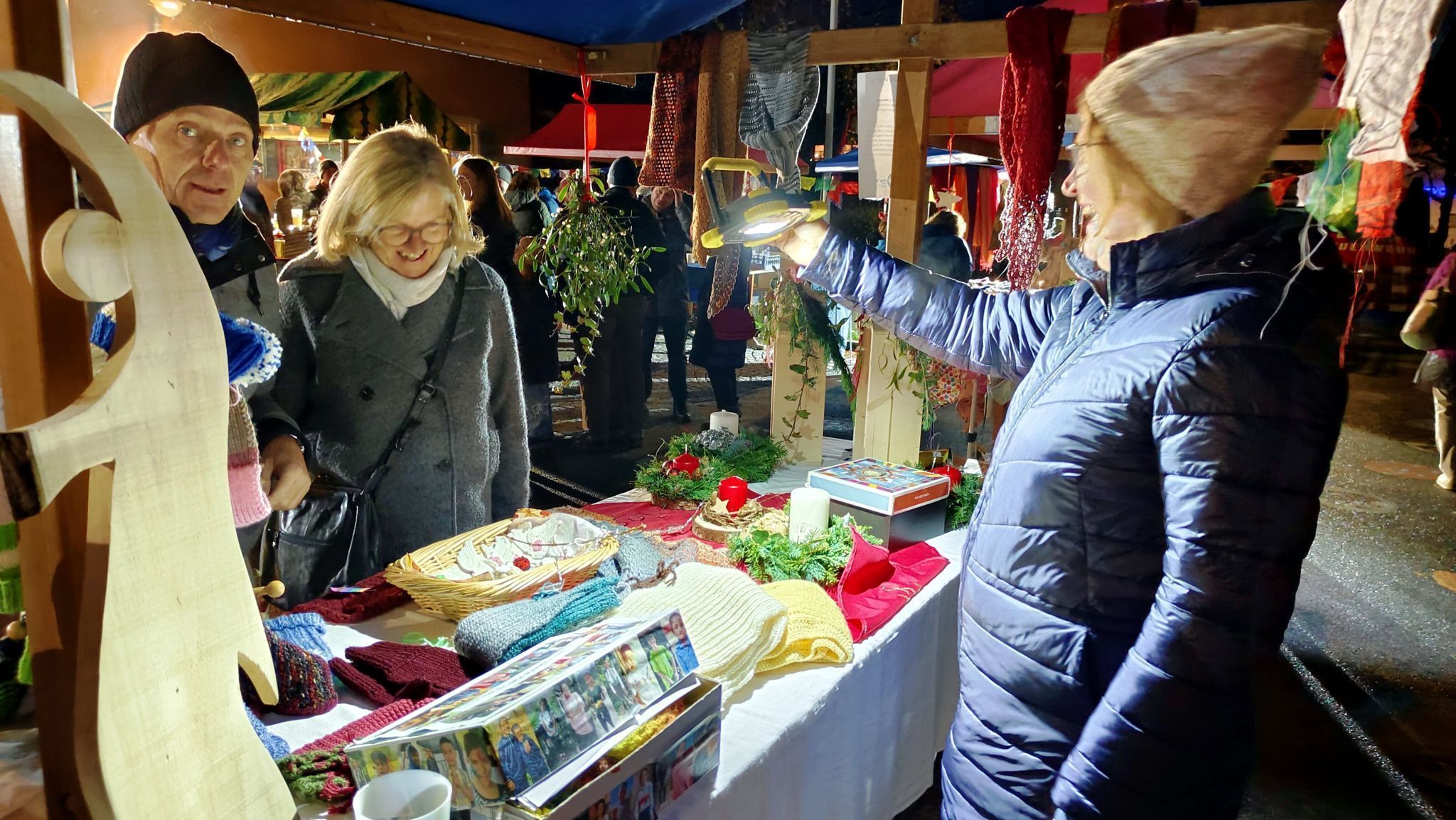 Solidarität im Advent: Die Besucher unterstützten die Hilfsprojekte mit großzügigen Spenden.