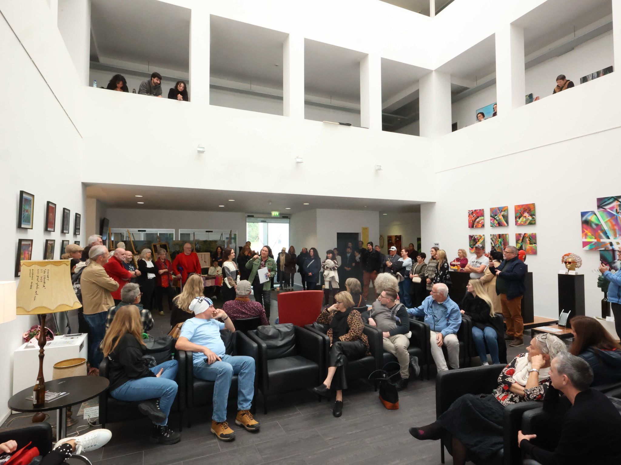 Ein Teil der rund hundert Kunstinteressierten.