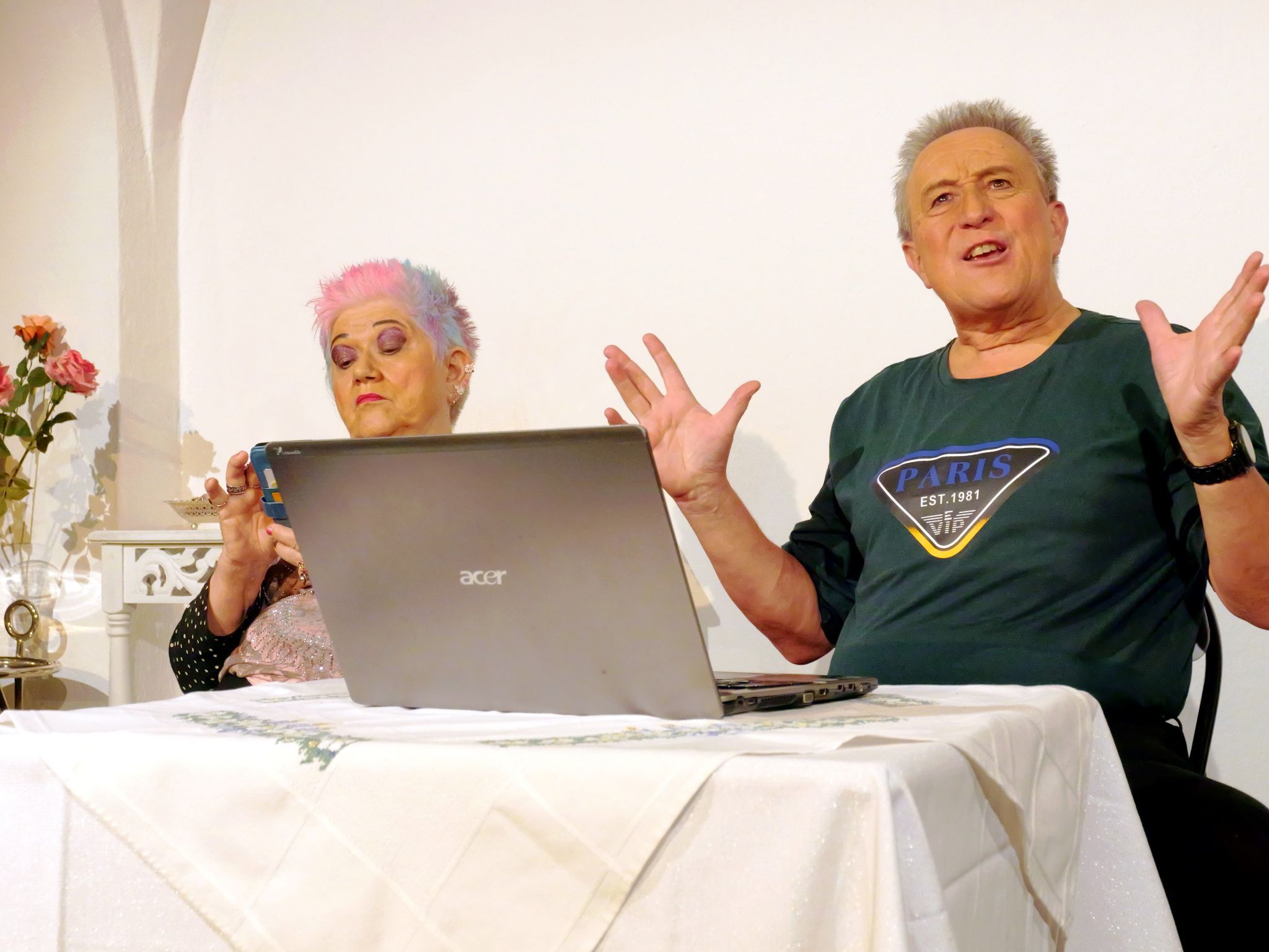 Auch zwischen Enkelin Juliette und Alex knirscht es zuweilen.