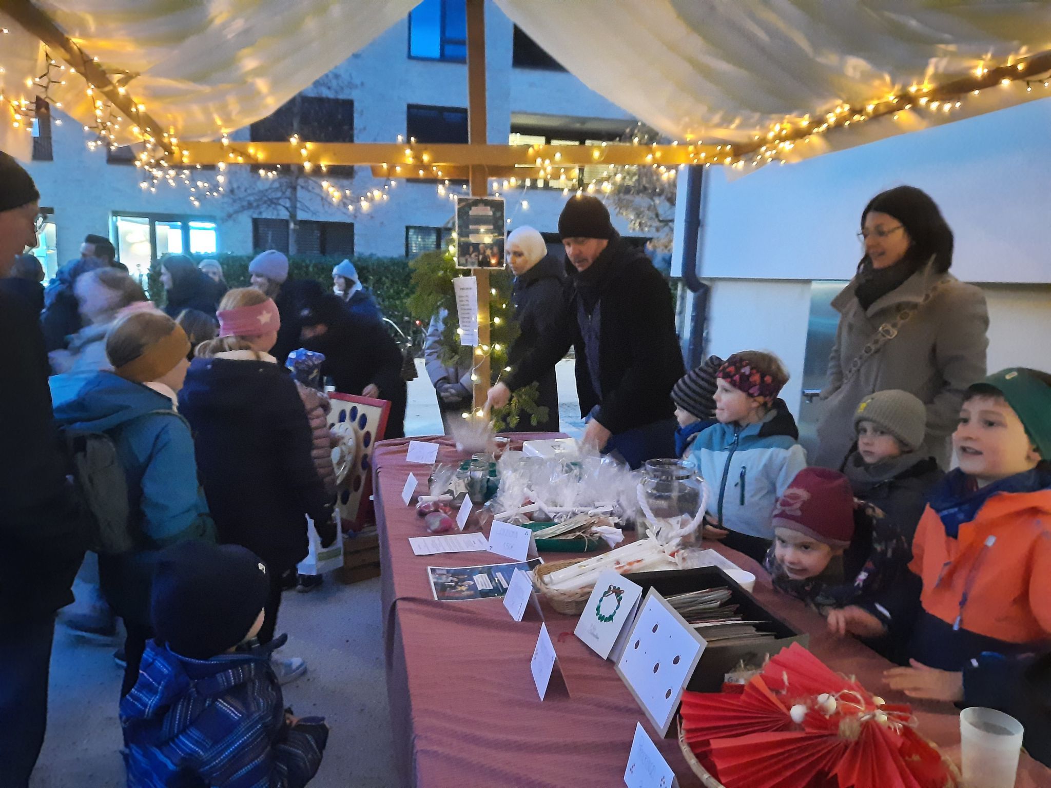 Stimmungsvoller Adventmarkt der Mittelschule Kirchdorf