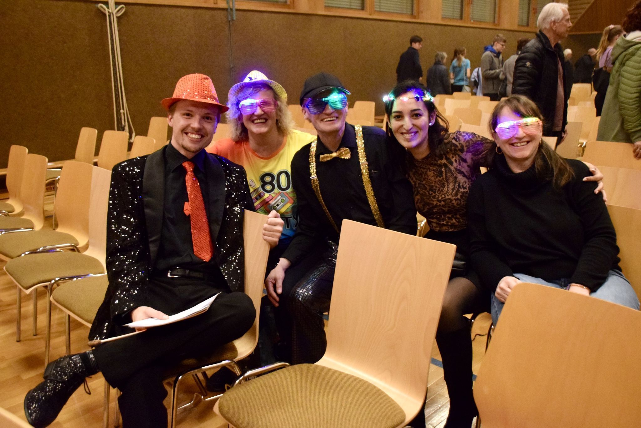 Kapellmeister Philipp Bargehr mit seinen größten Fans nach dem Konzert am Freitagabend.