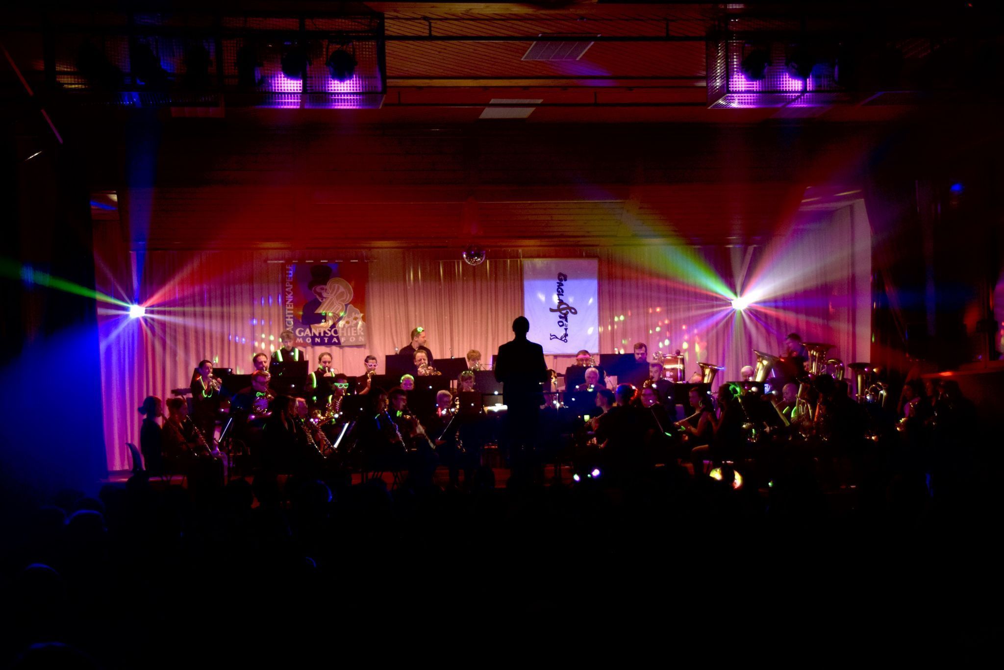 Die Trachtenkapelle Gantschier brachte das Disco-Feeling zurück.