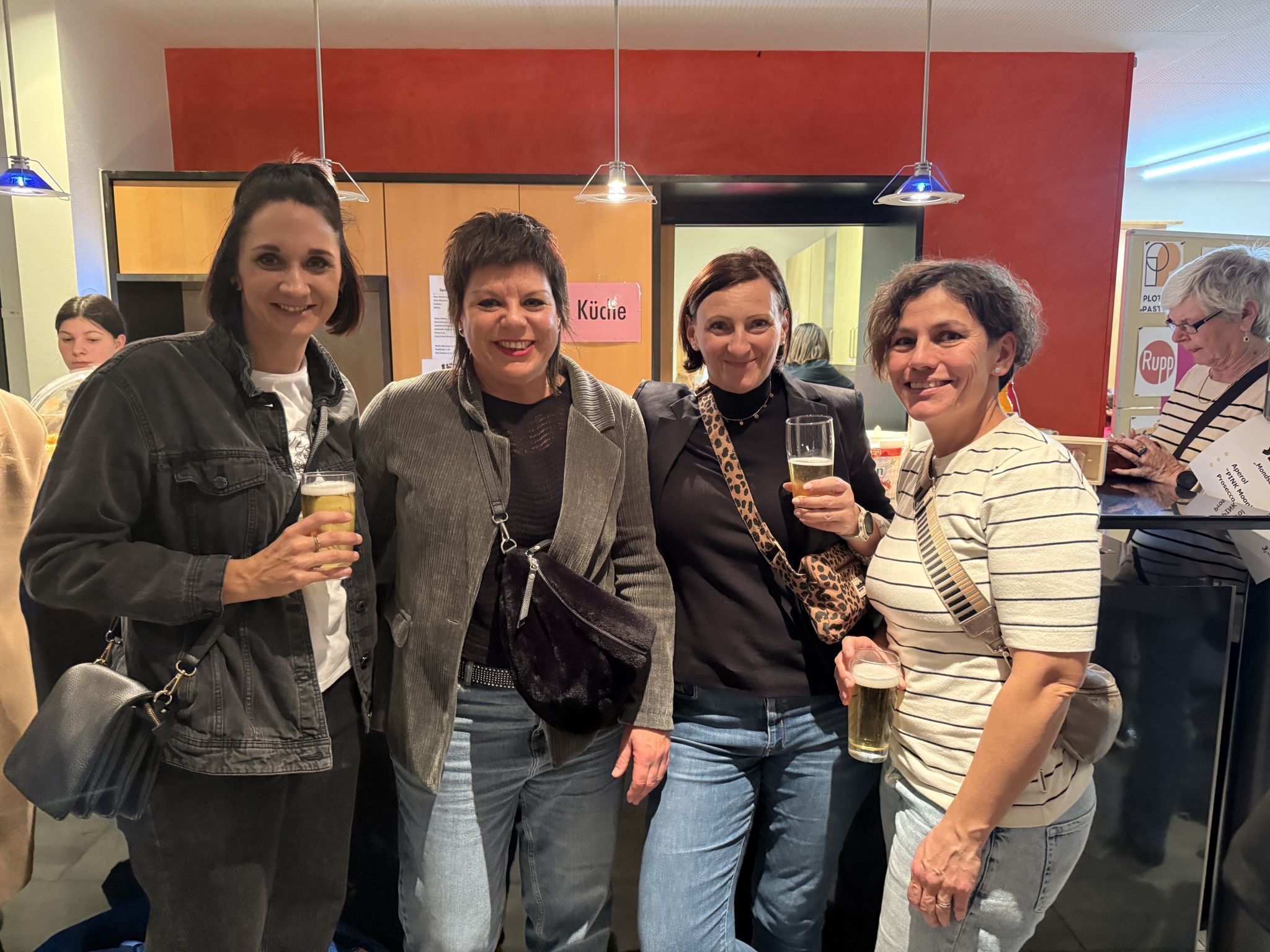 Madlene Mittersteiner und Alex Grasser mit Freundinnen