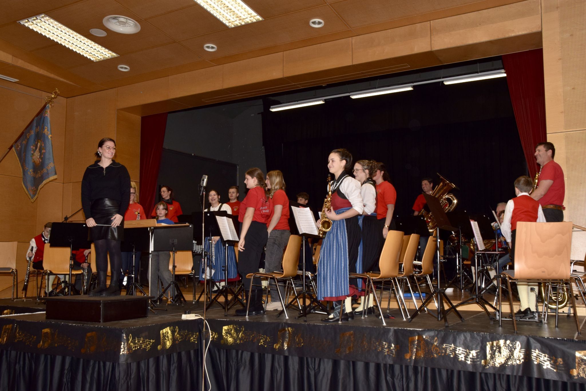 Johanna Fitsch dirigierte die Jugendkapellen St. Gallenkirch und Gaschurn-Partenen.
