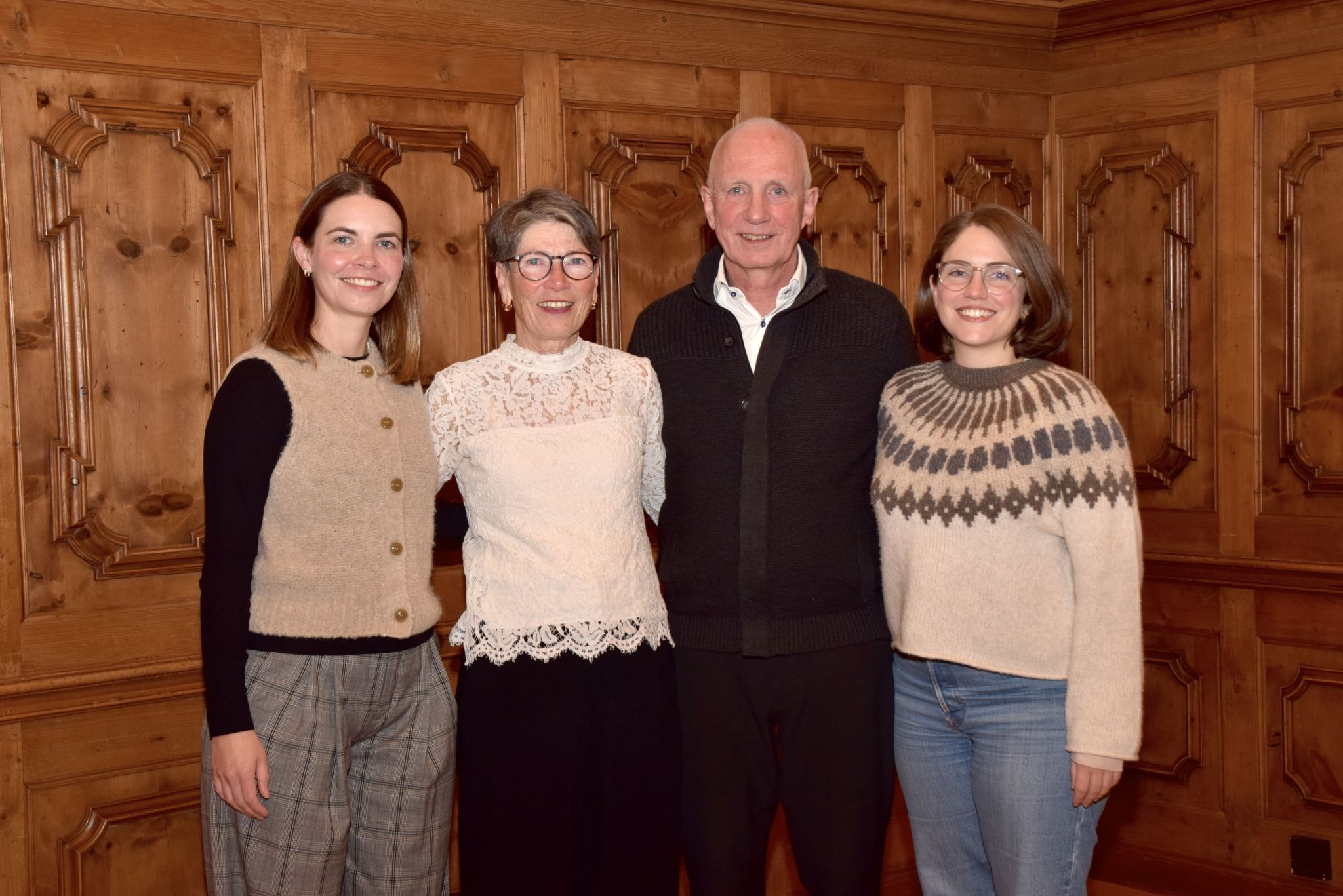 Waltraud und Johannes Pfefferkorn mit ihren Töchtern Annabarbara (l.) und Magdalena.