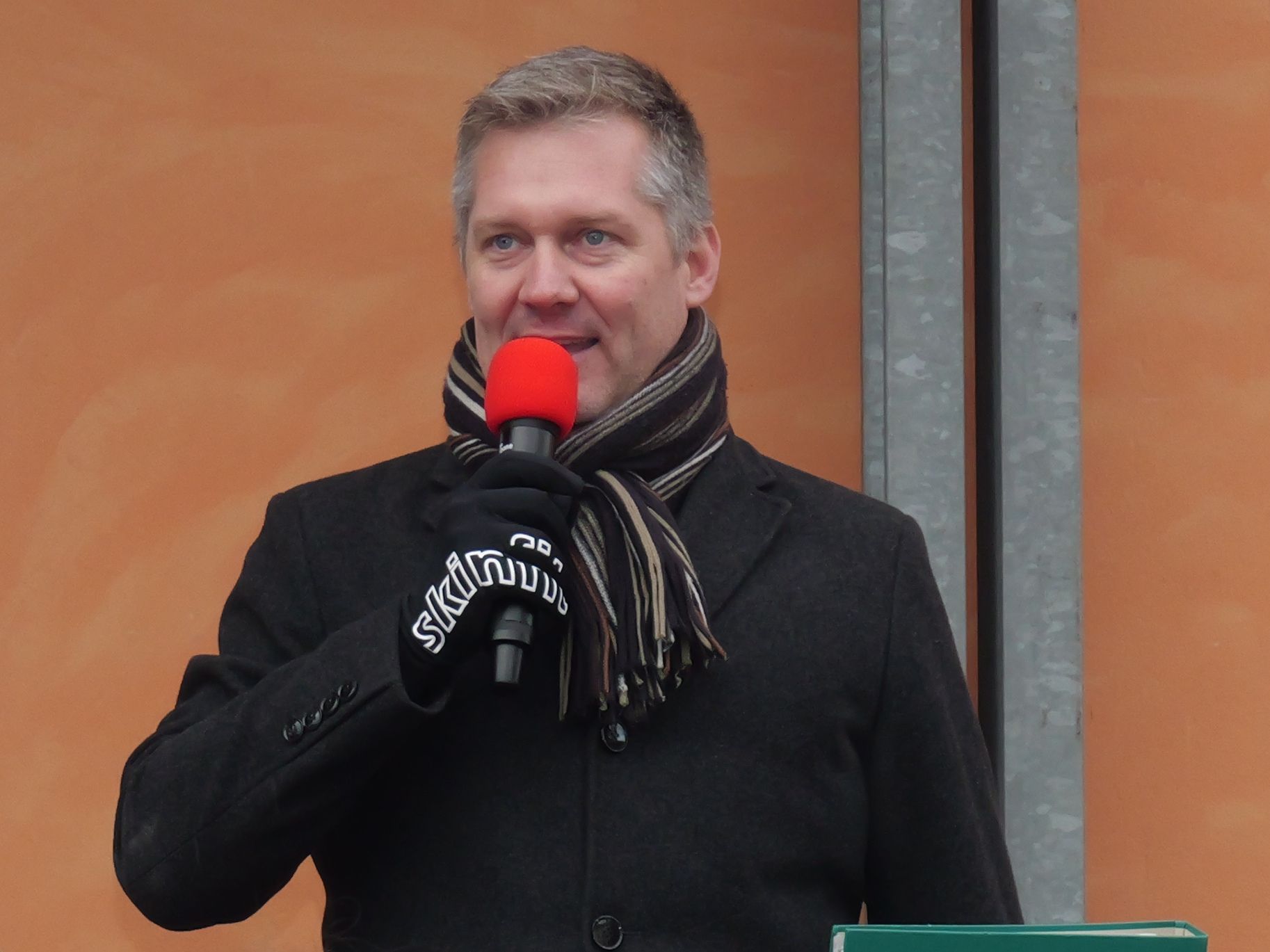 Musikverein Frastanz Obmann Johannes Decker führte durch das musikalische Programm.