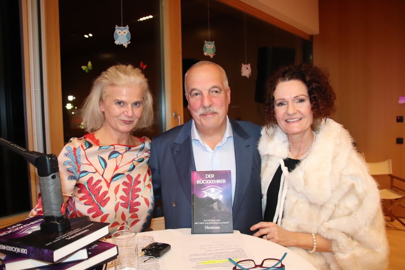 Freuten sich über den gelungenen Abend: Regisseurin Renate Bauer, Buchautor Gerhard Moosbrugger mit seiner Gattin Gisela Schupp. (Foto: NAM)