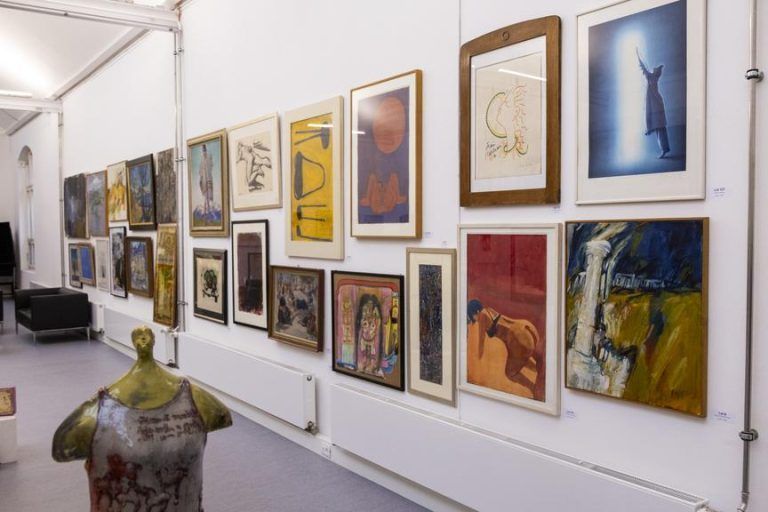 Hier warten 184 Kunstwerke auf neue Besitzer