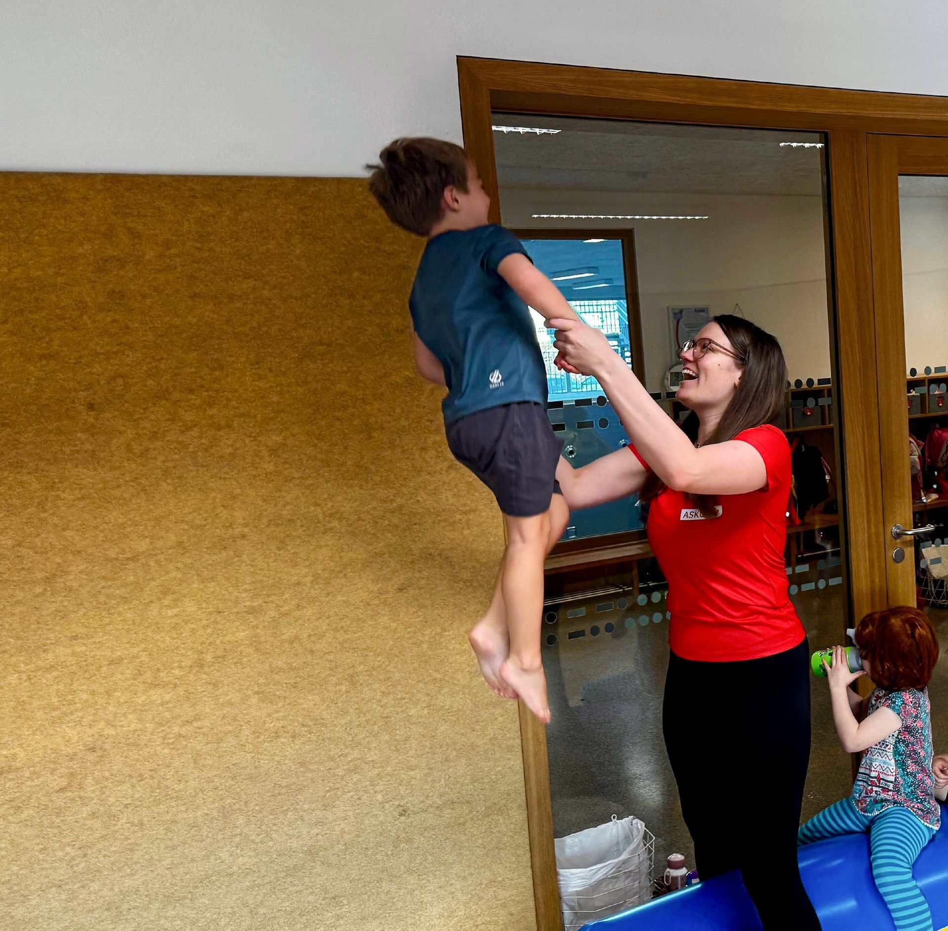 Lara Hofer ist glücklich, Kindern wie Erwachsenen Freude an der Bewegung zu vermitteln. (Quelle: privat)