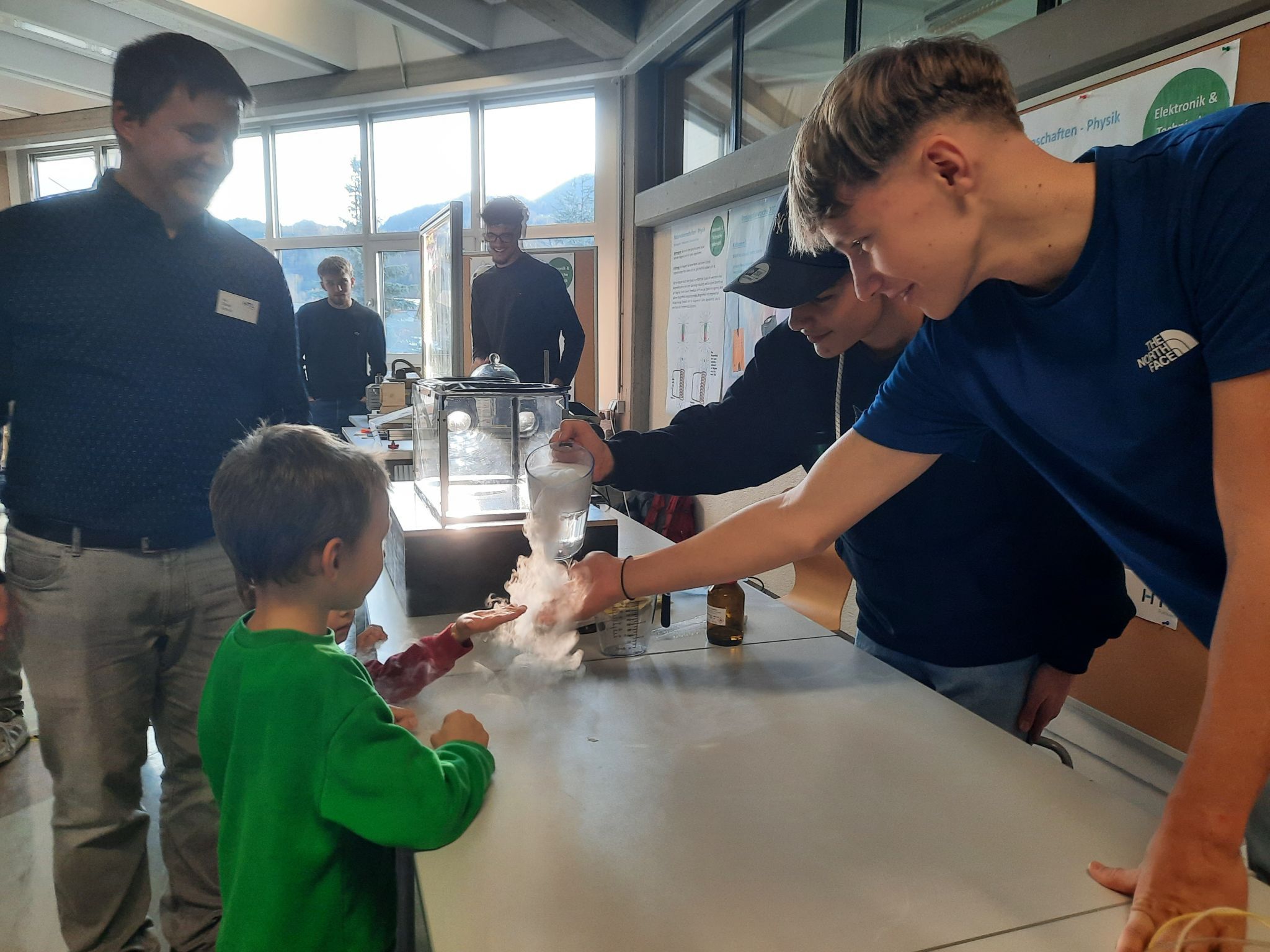 Groß und Klein entdecken gemeinsam die Vielfalt der technischen Ausbildung