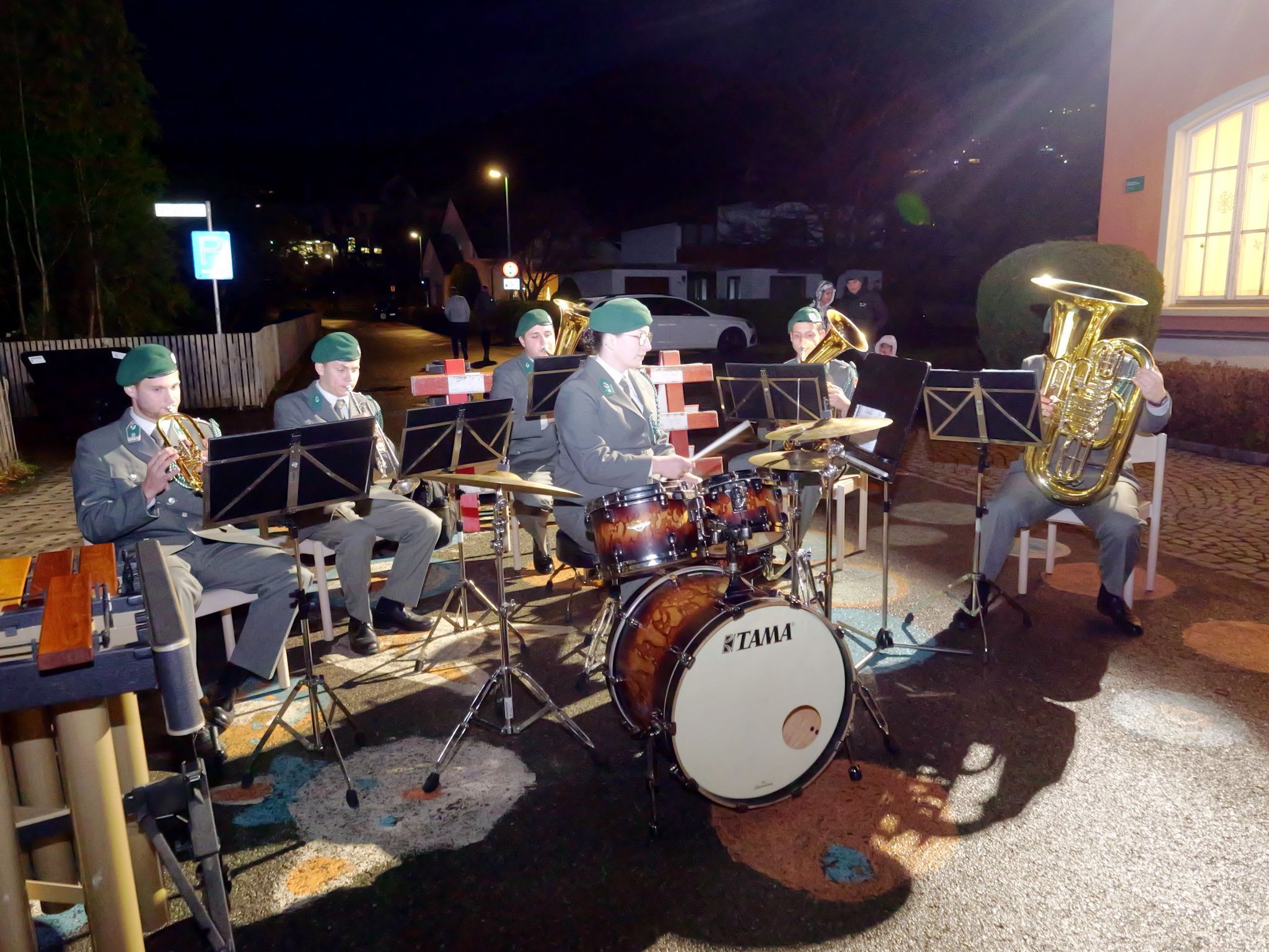 Tradition trifft Gänsehaut: Die Militärmusik rührte das Publikum mit dem „Little Drummer Boy“.