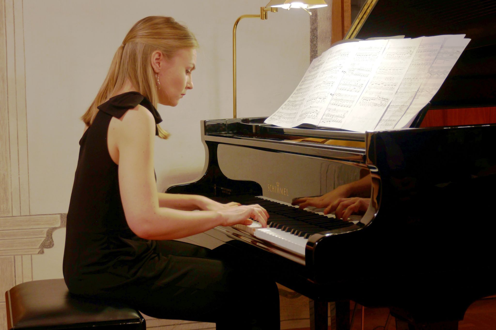 Die Pianistin aus Röthis gastiert auf internationalen Bühnen – und kehrt mit Freude in ihre musikalische Heimat zurück.