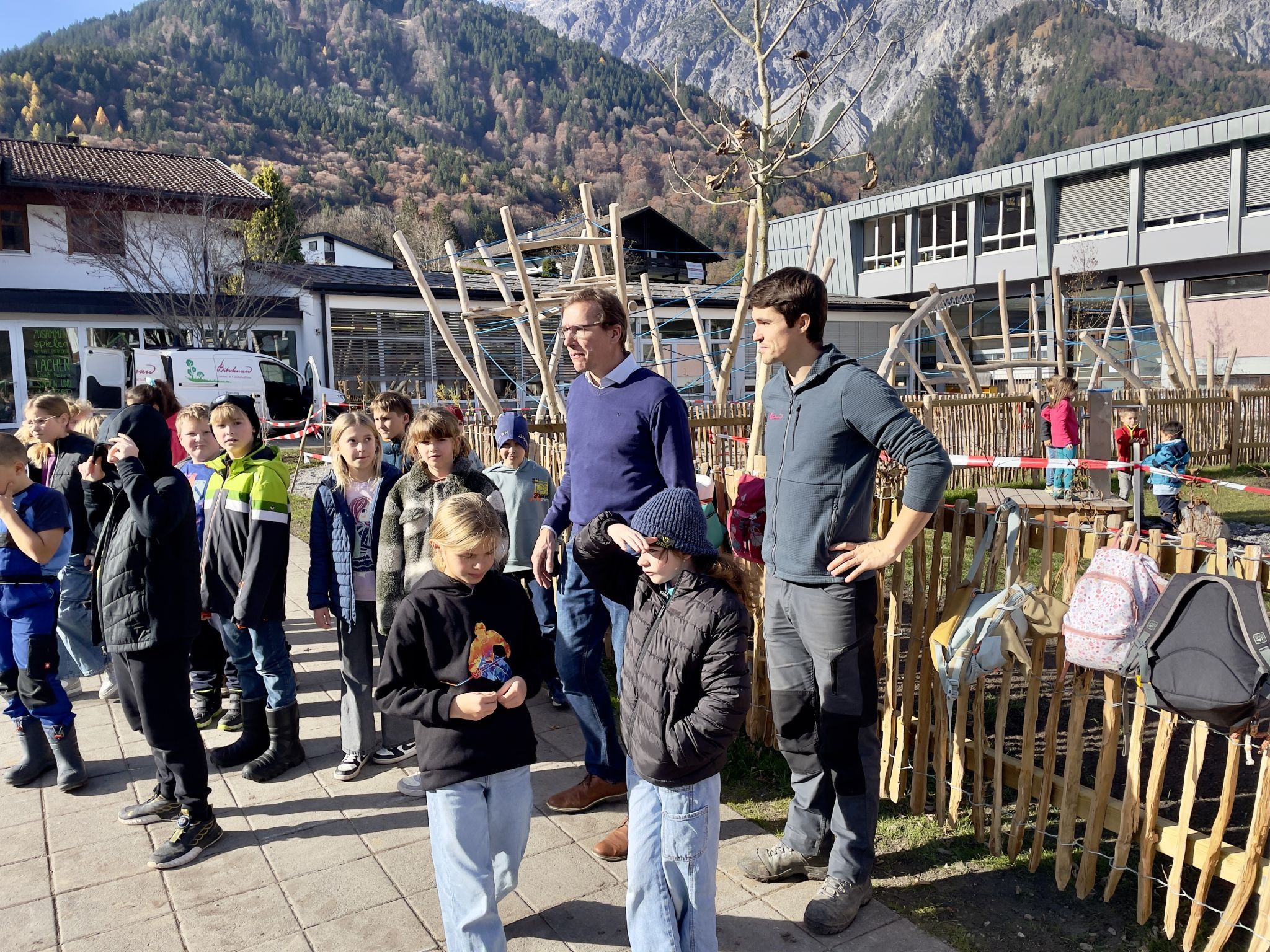 Die Arbeiten am neuen Spielplatz konnten mit der Begrünung abgeschlossen werden.