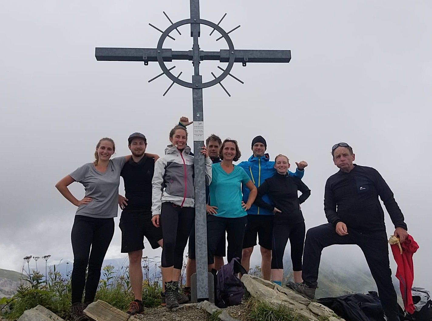 Manfred Hämmerle beim Wandern mit seiner Familie im Kleinwalsertal. Die Familie geht ihm über alles. HÄMMERLE
