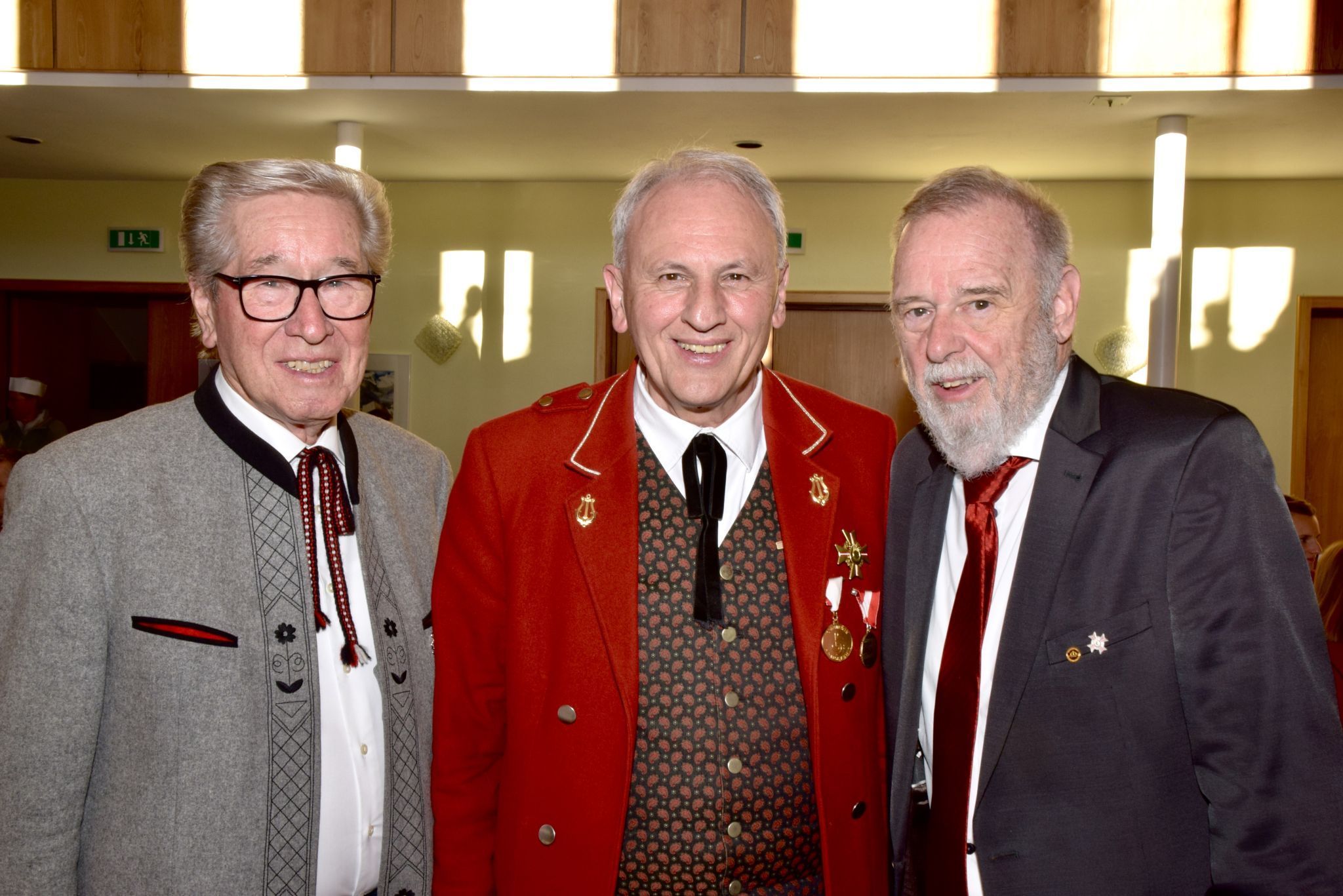Ehrenbezirkskapellmeister Werner Walser, Ehrenlandesobmann Wolfram Baldauf und Christian Hemmerle (Präsident Liechtensteiner Blasmusikverband).