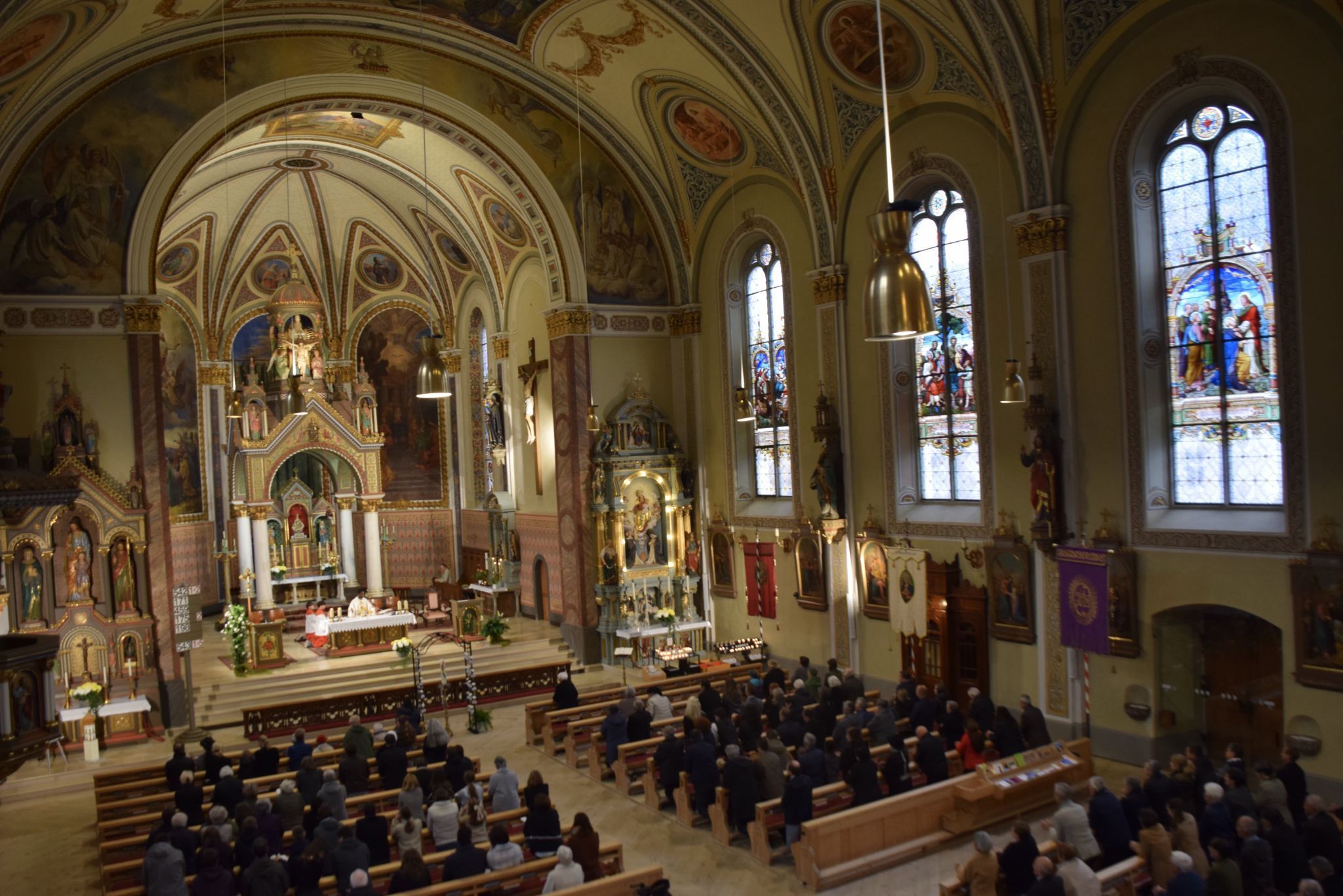 Im Schrunser Münster versammelten sich viele Gläubige zur Allerheiligenmesse.