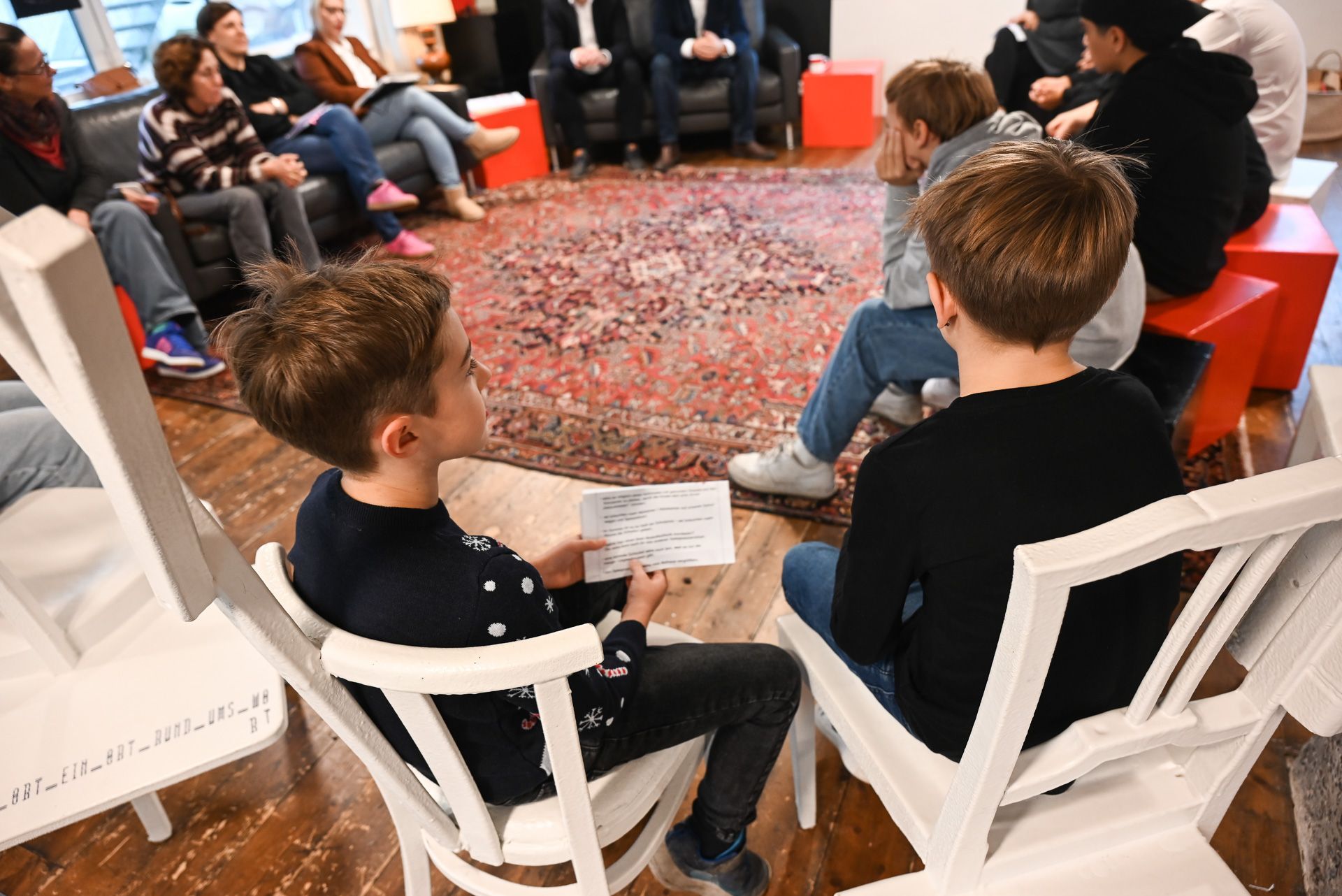 Manche Kinder haben eine ganze Liste mitgebracht. 