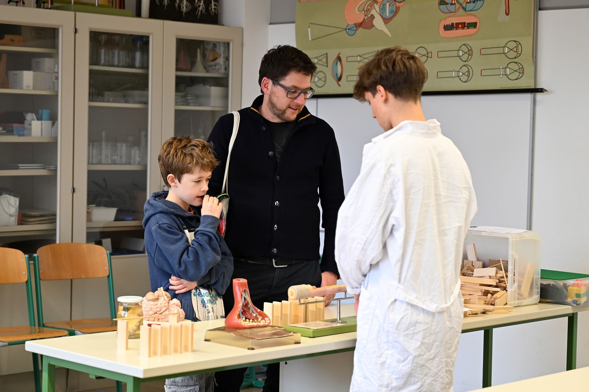 Eltern und Schüler nutzten die Gelegenheit, sich über das Unterrichtsangebot zu informieren.