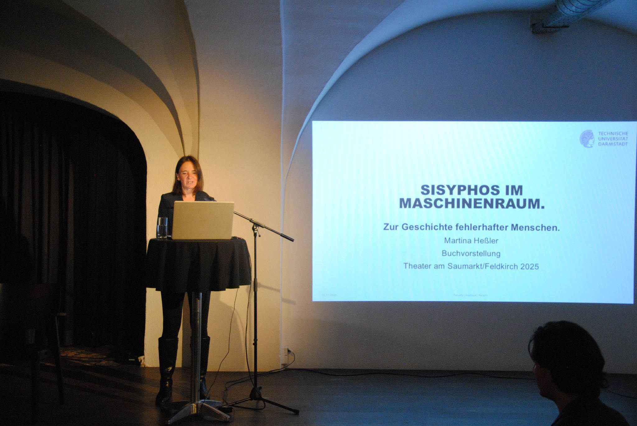 Die Autorin Martina Heßler vermittelte prägnant das Spannungsfeld zwischen Mensch und Maschine