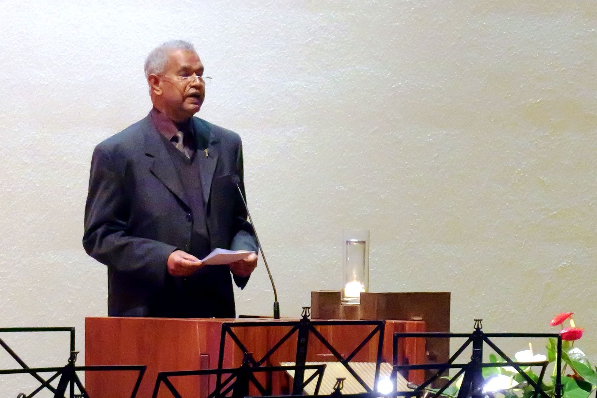 Pfarrer Georg Thaniyath Varghese erinnerte an die „Himmelsmacht der Musik“ im Kirchenraum.