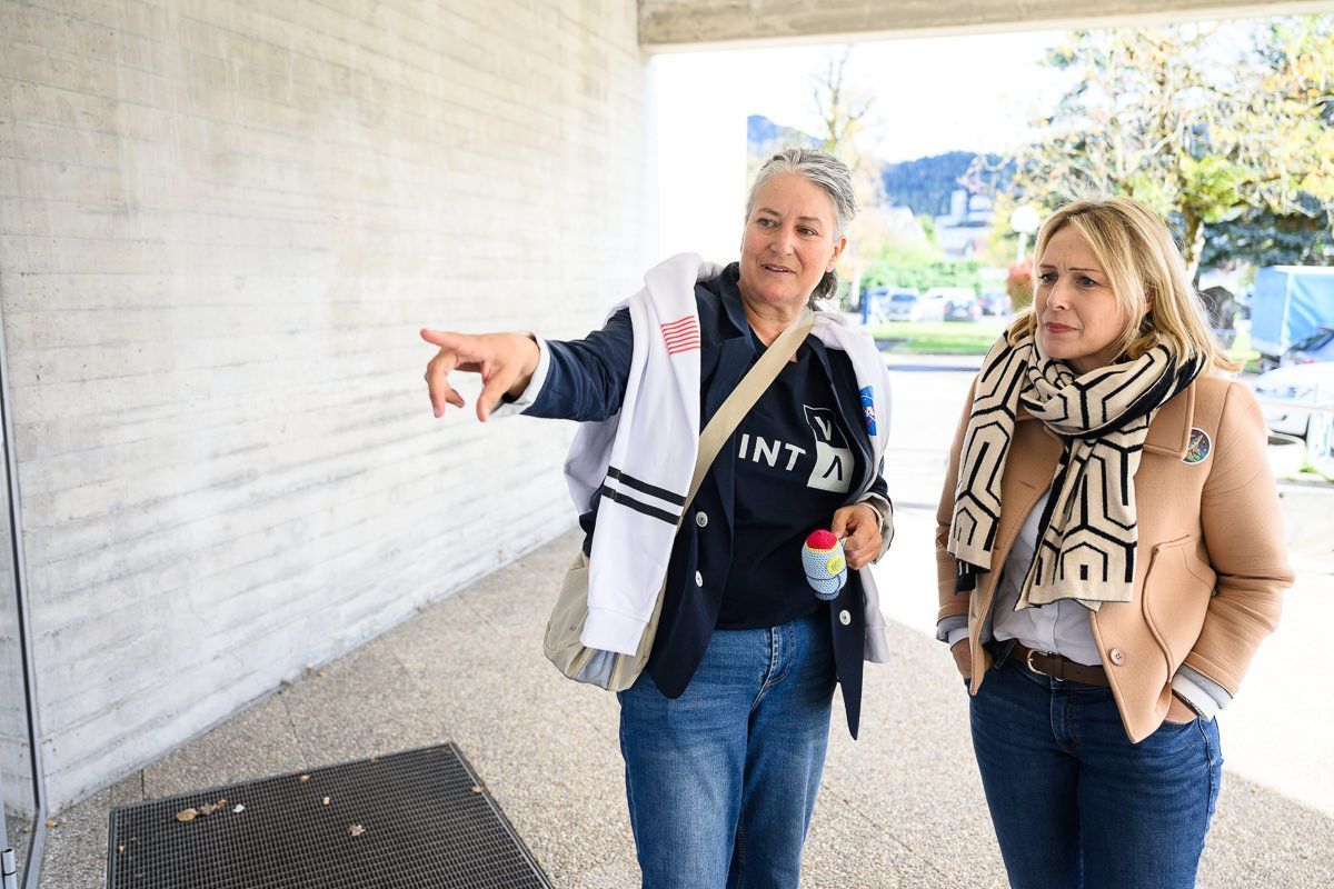 Gudrun Petz-Bechter (r.) freut sich über die gelungene Veranstaltung.