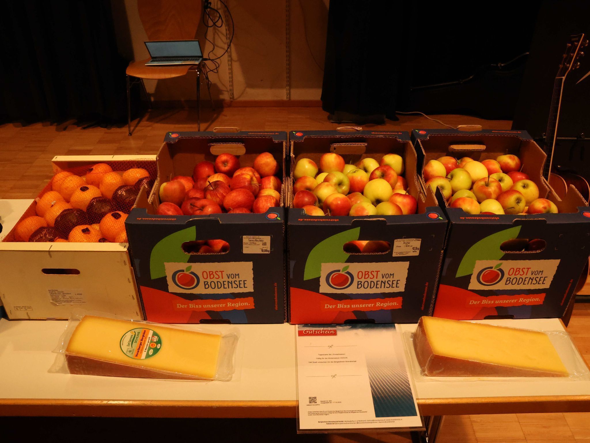 Ein Teil der Tombolapreise.