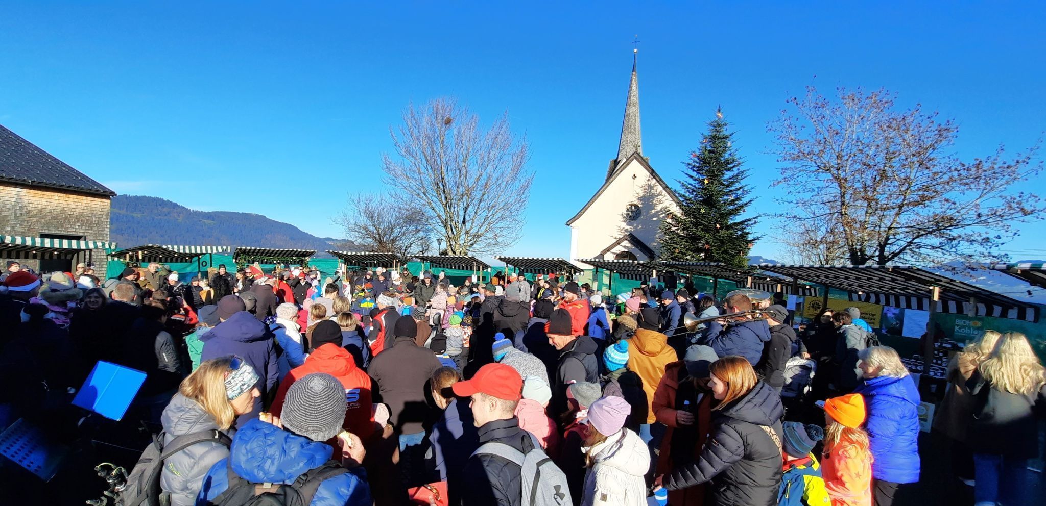 Der Dorfplatz der Kleingemeinde Buch wird wieder zum Treffpunkt für Klein und Groß am ersten Adventwochenende.