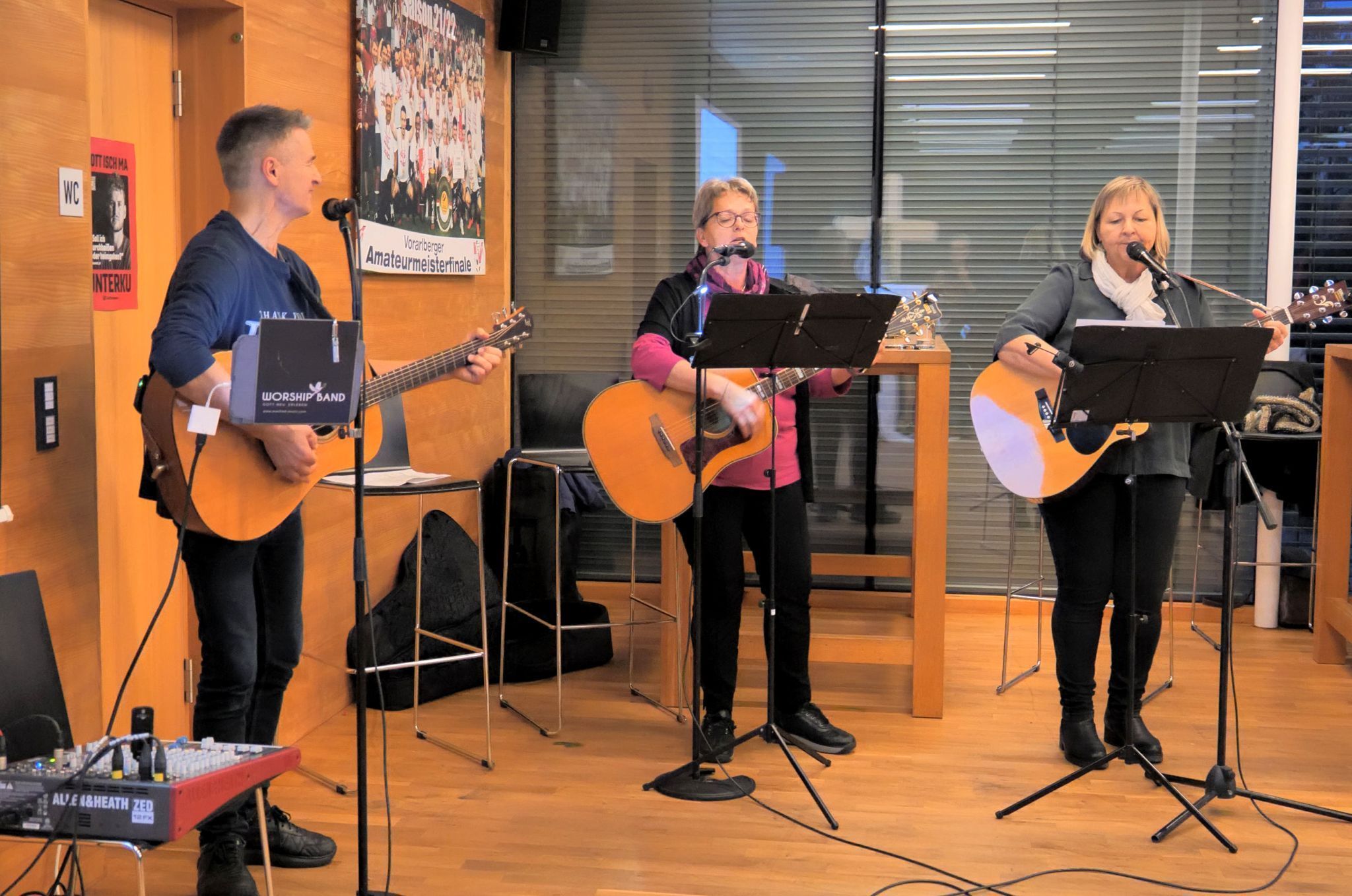 Manfred, Brigitte und Barbara gestalteten den Abend musikalisch.