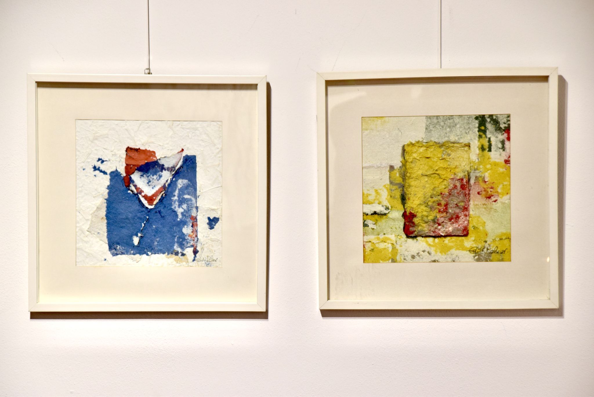 Edith Mahner - „Papier kreativ“ (handgeschöpftes Papier, Naturfarben auf Karton, gerahmt und hinter Glas).