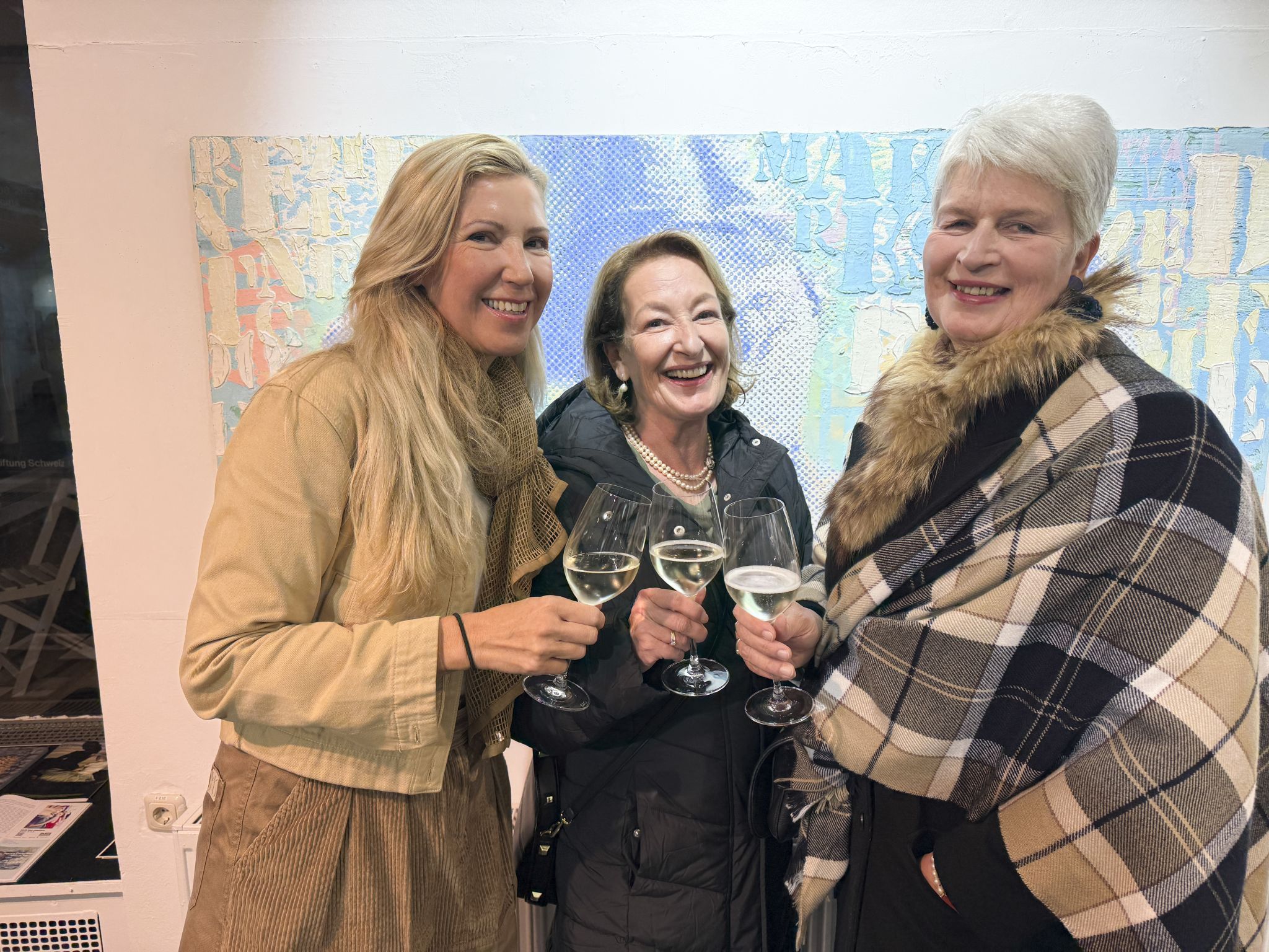 Ein Prost auf die Kunst/ Alexandra Serra, Birgit Hackspiel und Barbara Reinbacher