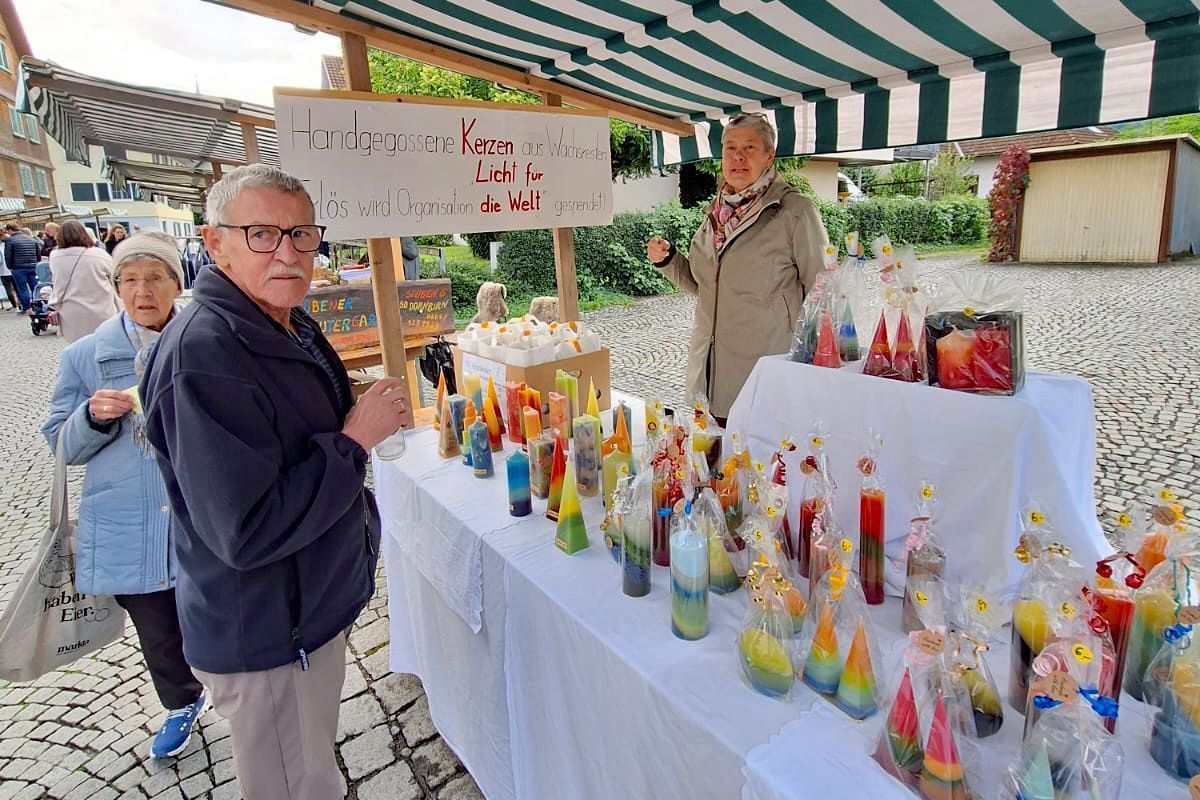 Die Besucher deckten sich mit schönen, handgemachten Dingen ein.
