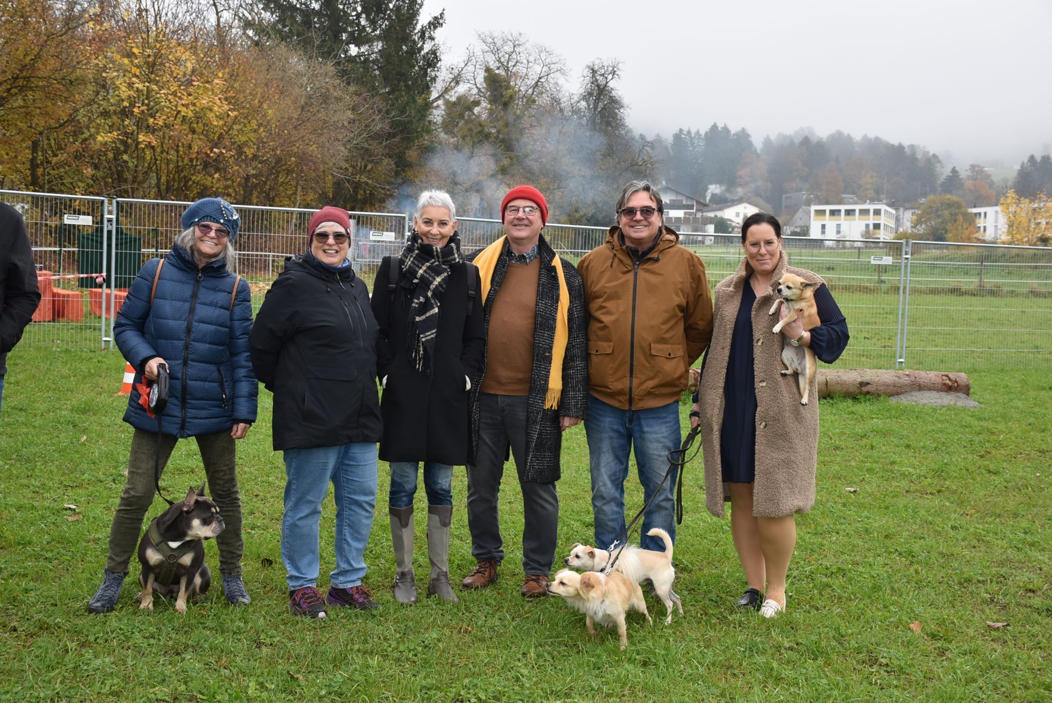 Hundefreunde bei der Eröffnung vom 