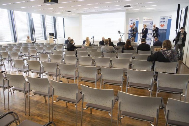 Einig im Ziel, Kritik am Weg der Abteilungszusammenlegungen in Dornbirn und Bregenz