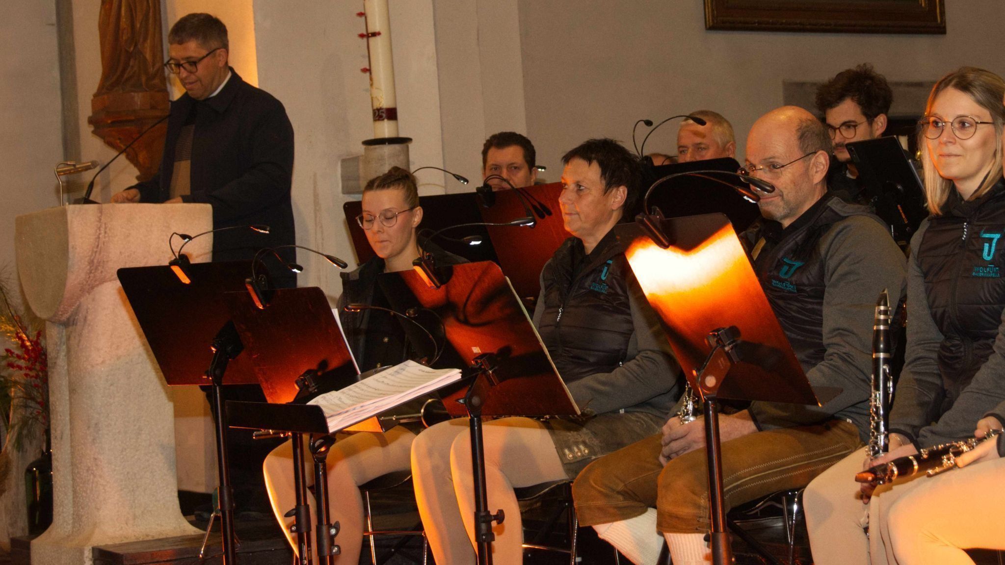 Begrüßung durch Pfarrer Marius Dumea