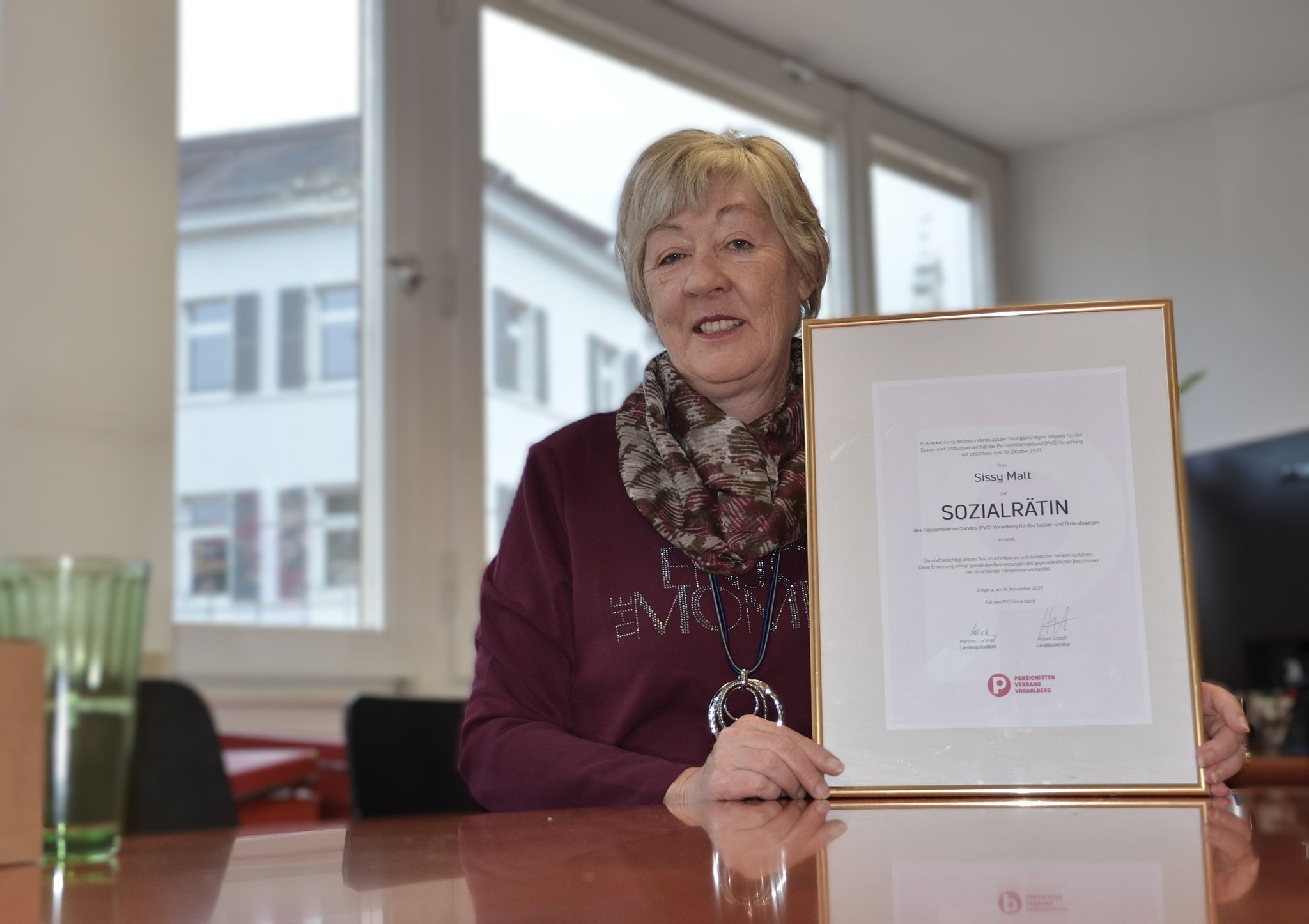 2023 wurde Sissy Matt für ihre zehnjährige Tätigkeit als Ombudsfrau mit dem Titel Sozialrätin geehrt. HRJ